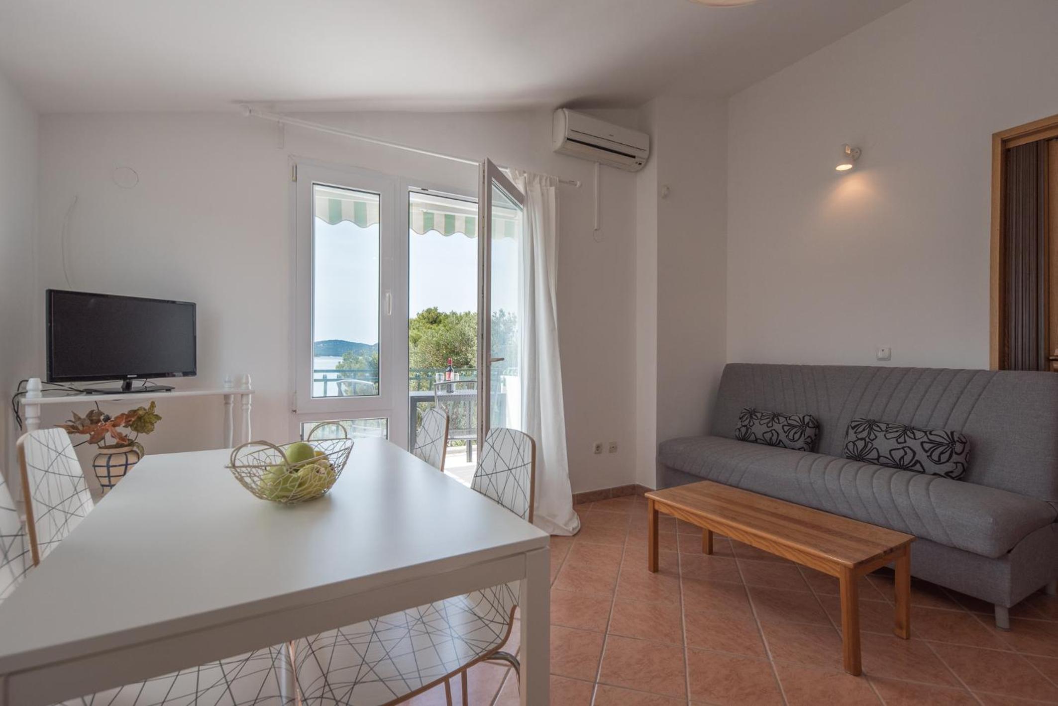 Apartment With Sea View And Balcony