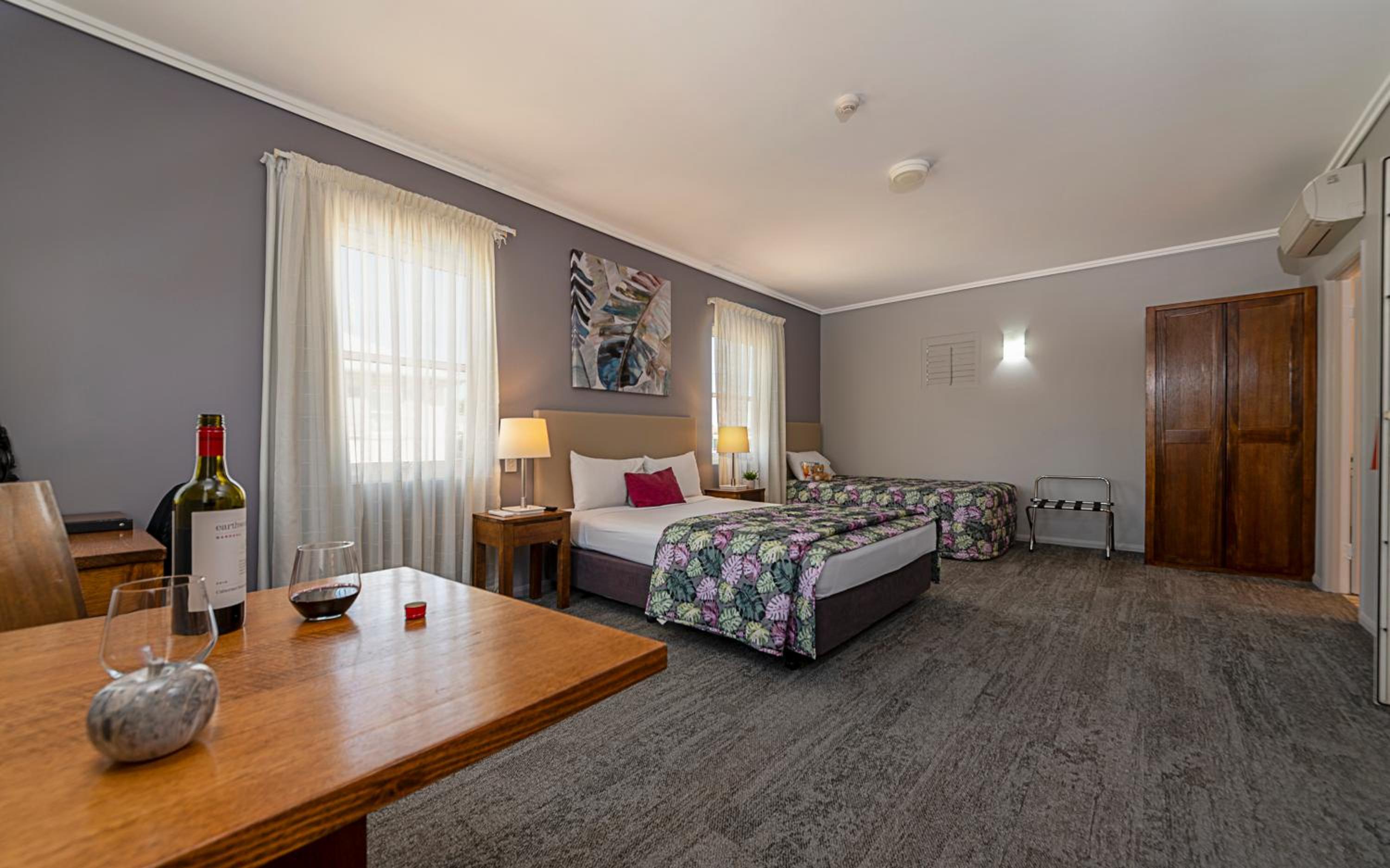 Interconnecting Suite photo 2