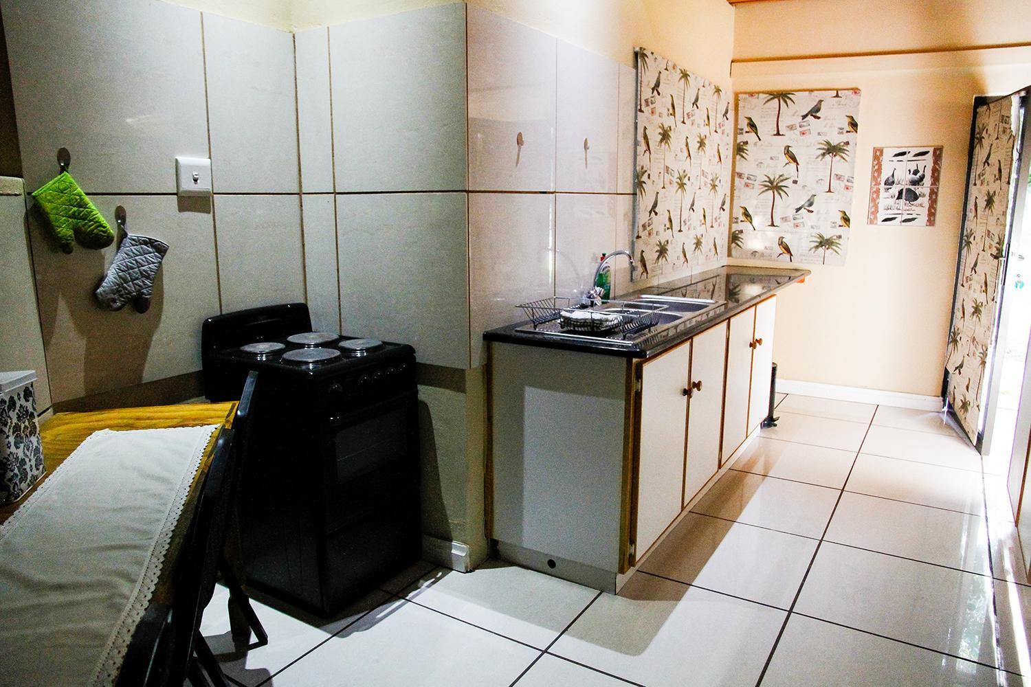 Family Room Self-catering with River View - Photo 8