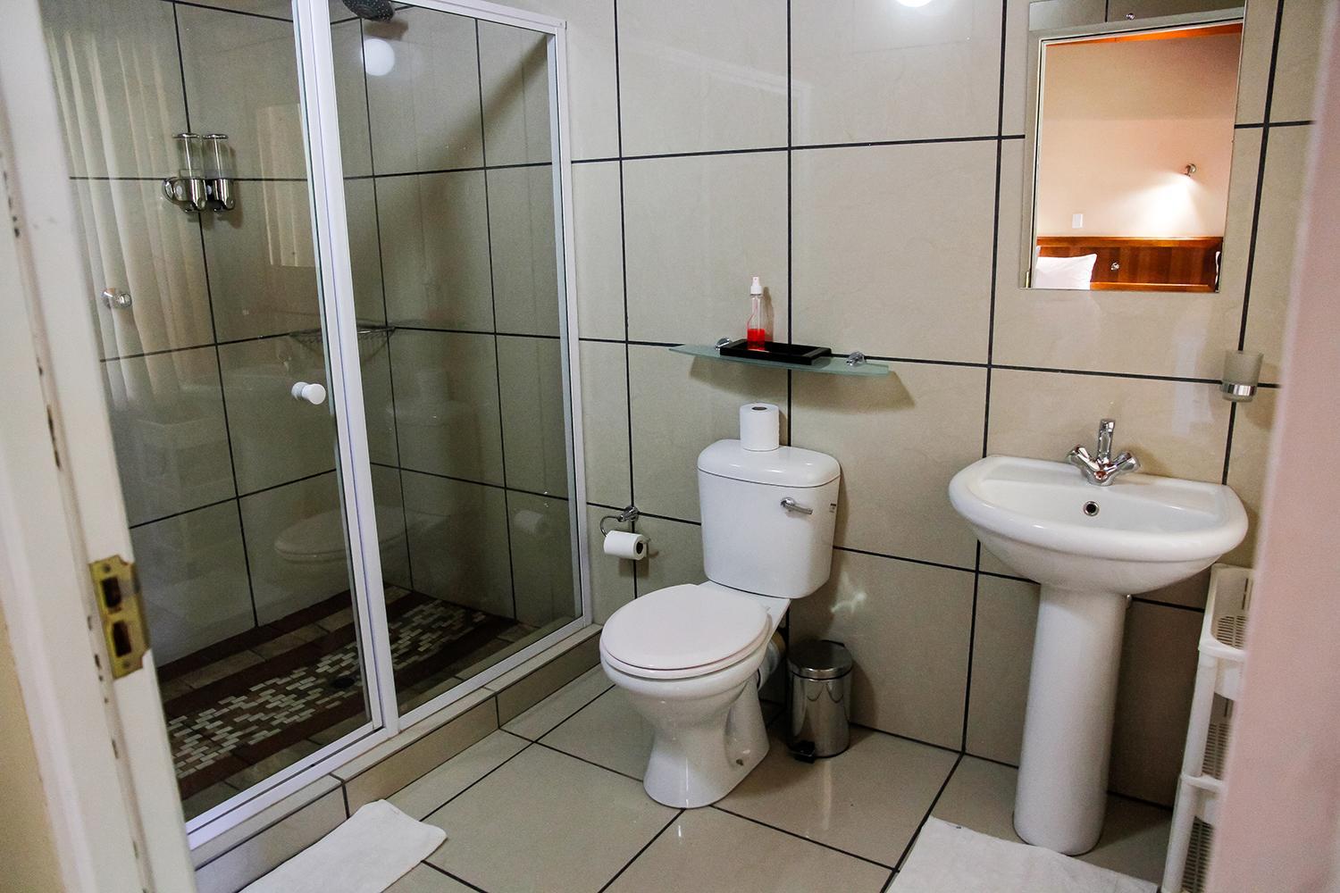 Family Room Self-catering with River View - Photo 9