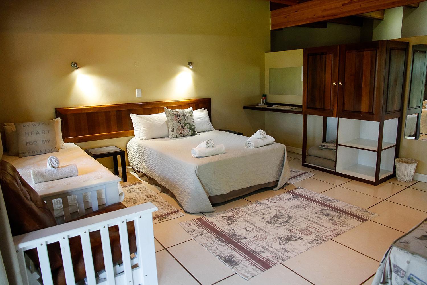 Family Room Self-catering with River View - Photo 3