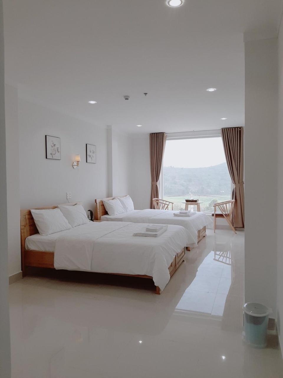 Quadruple Room with Mountain View photo 2