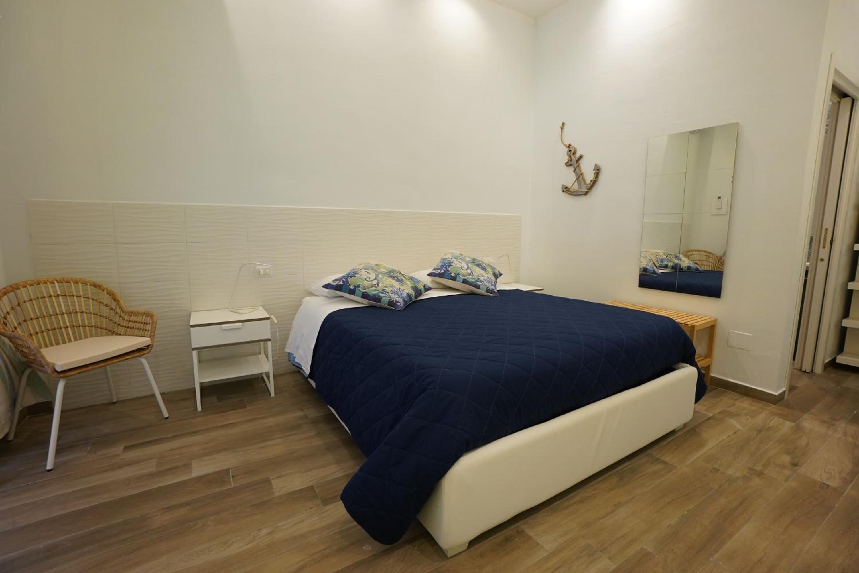 Deluxe Double Room with Sofa Bed - Photo 10