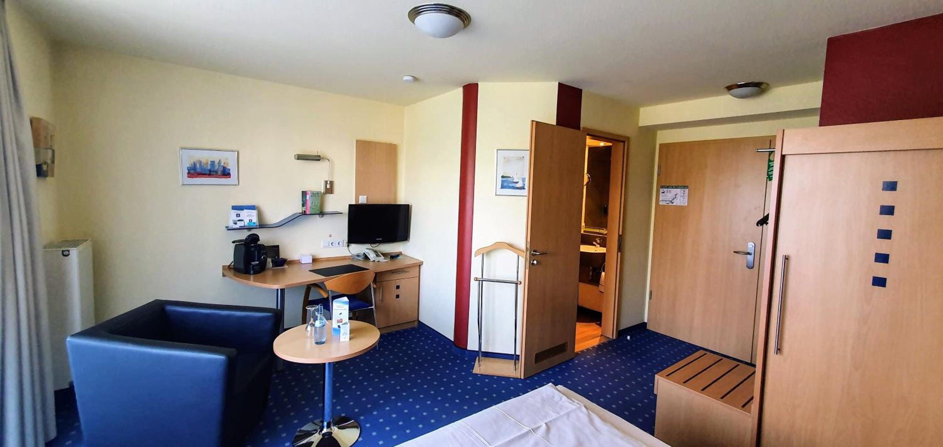 Studio Apartment - Photo 2