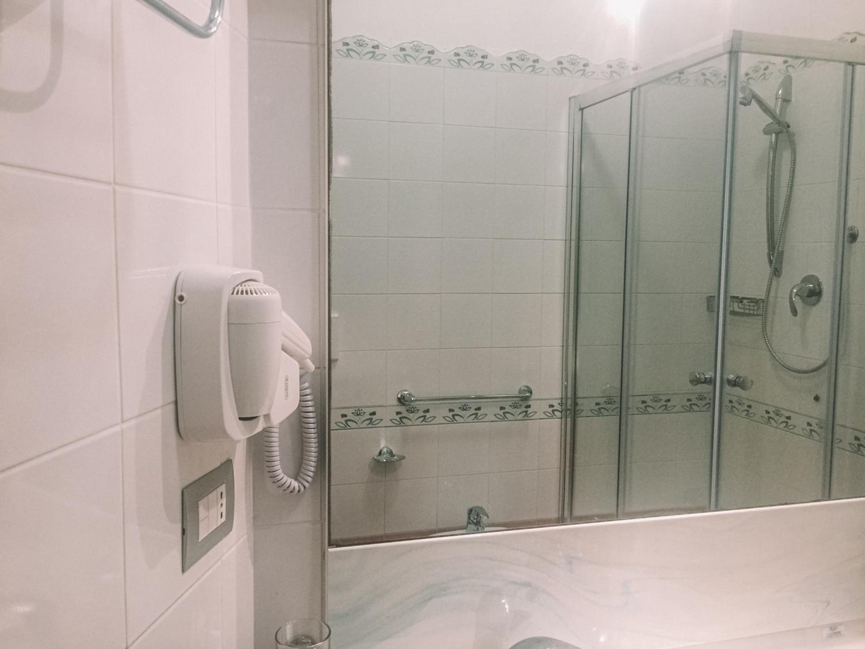 Double Room - Photo 5