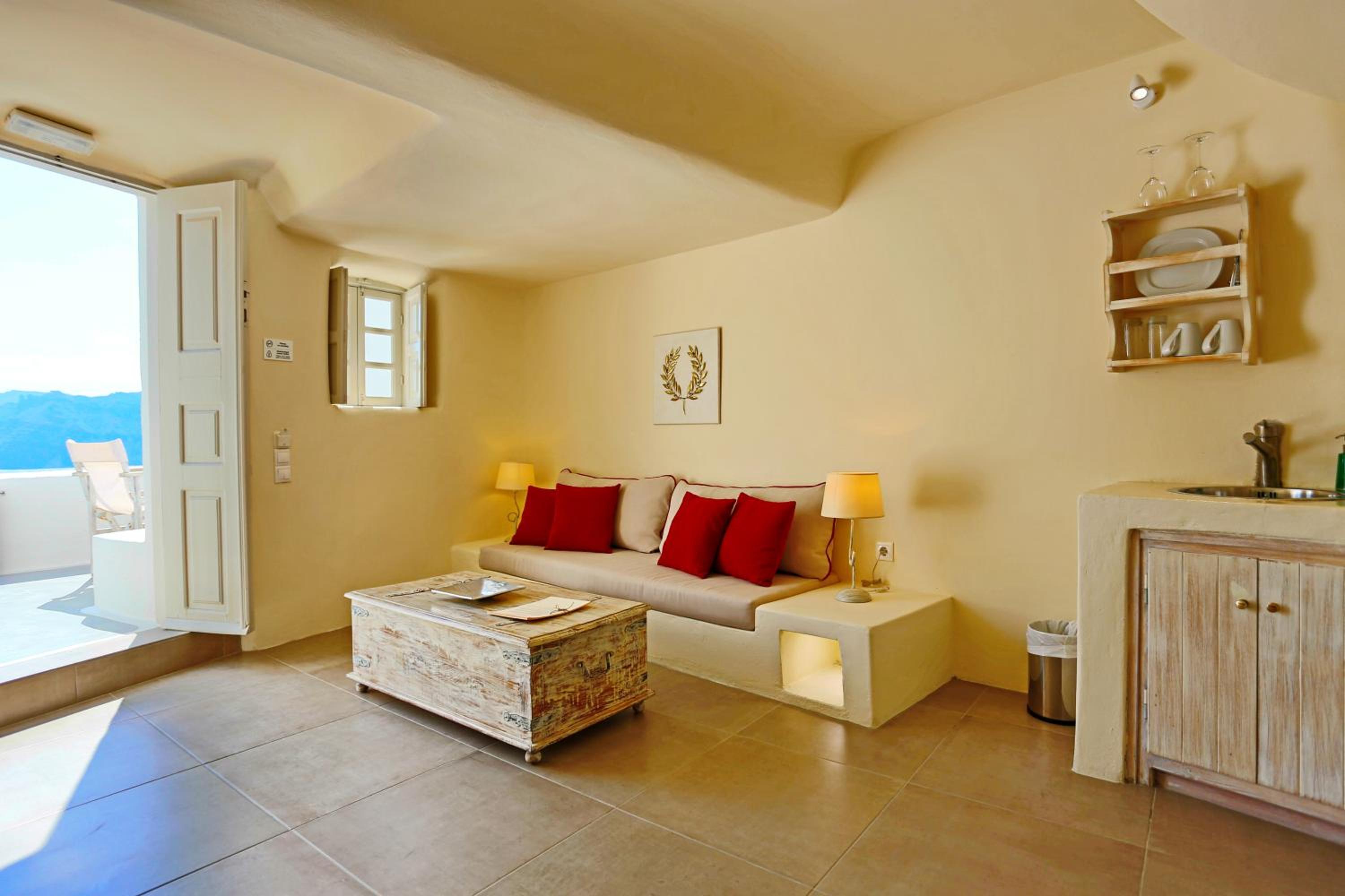 Honeymoon Cave Suite with Caldera View