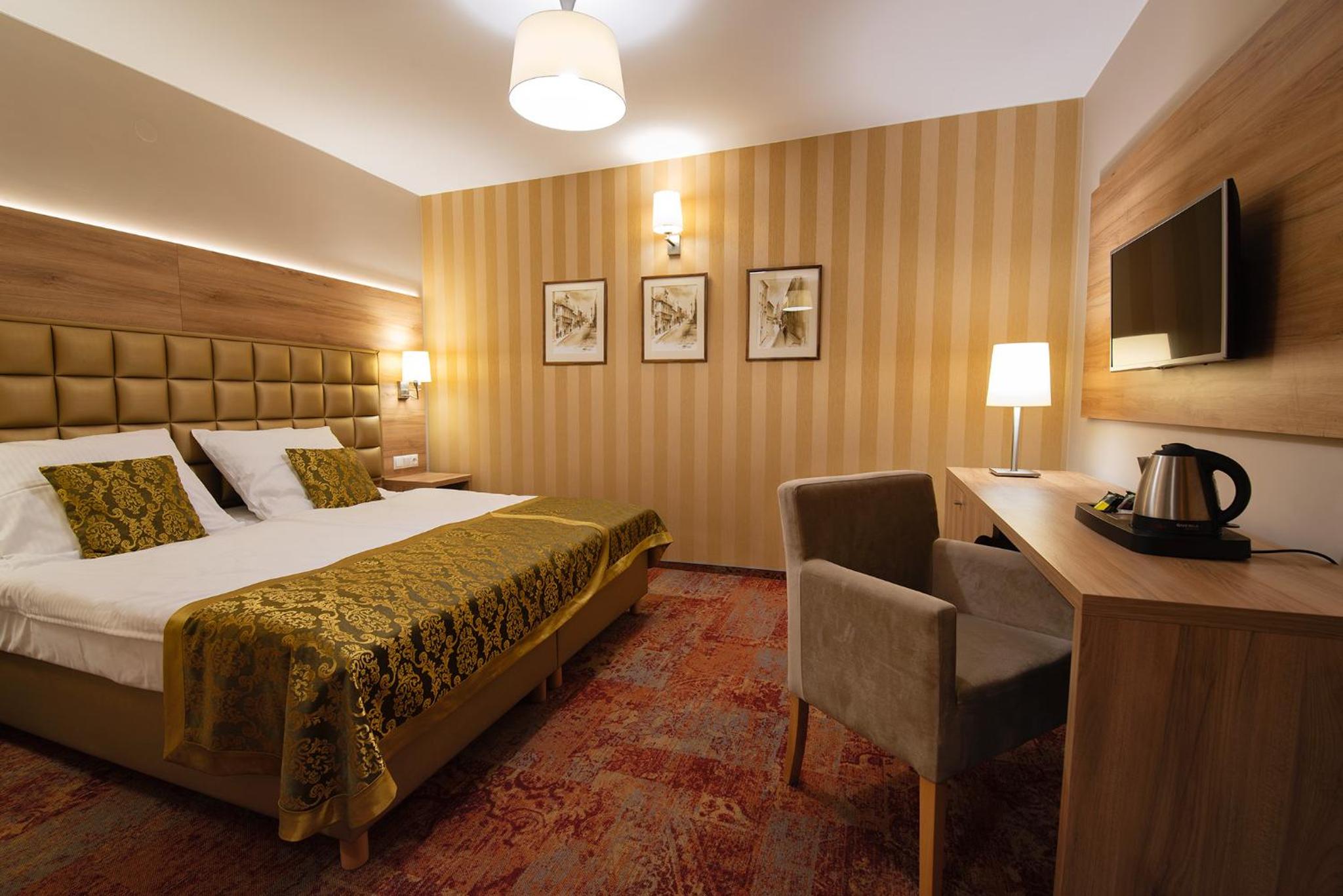 Large Double or Twin Room - Photo 1