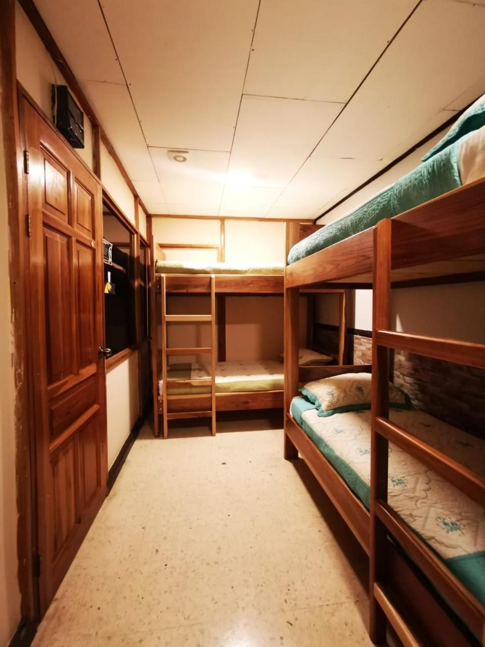 Bed in 6-Bed Dormitory Room photo 3
