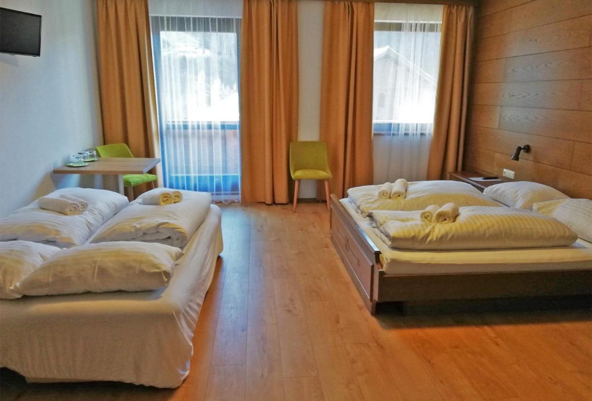 Deluxe Family Room photo 3