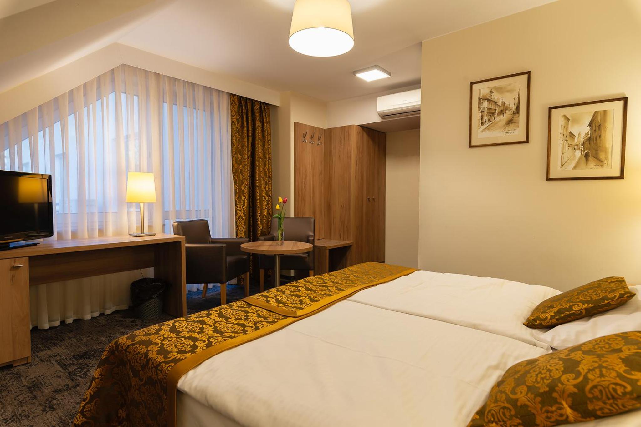 Double or Twin Room - Photo 1