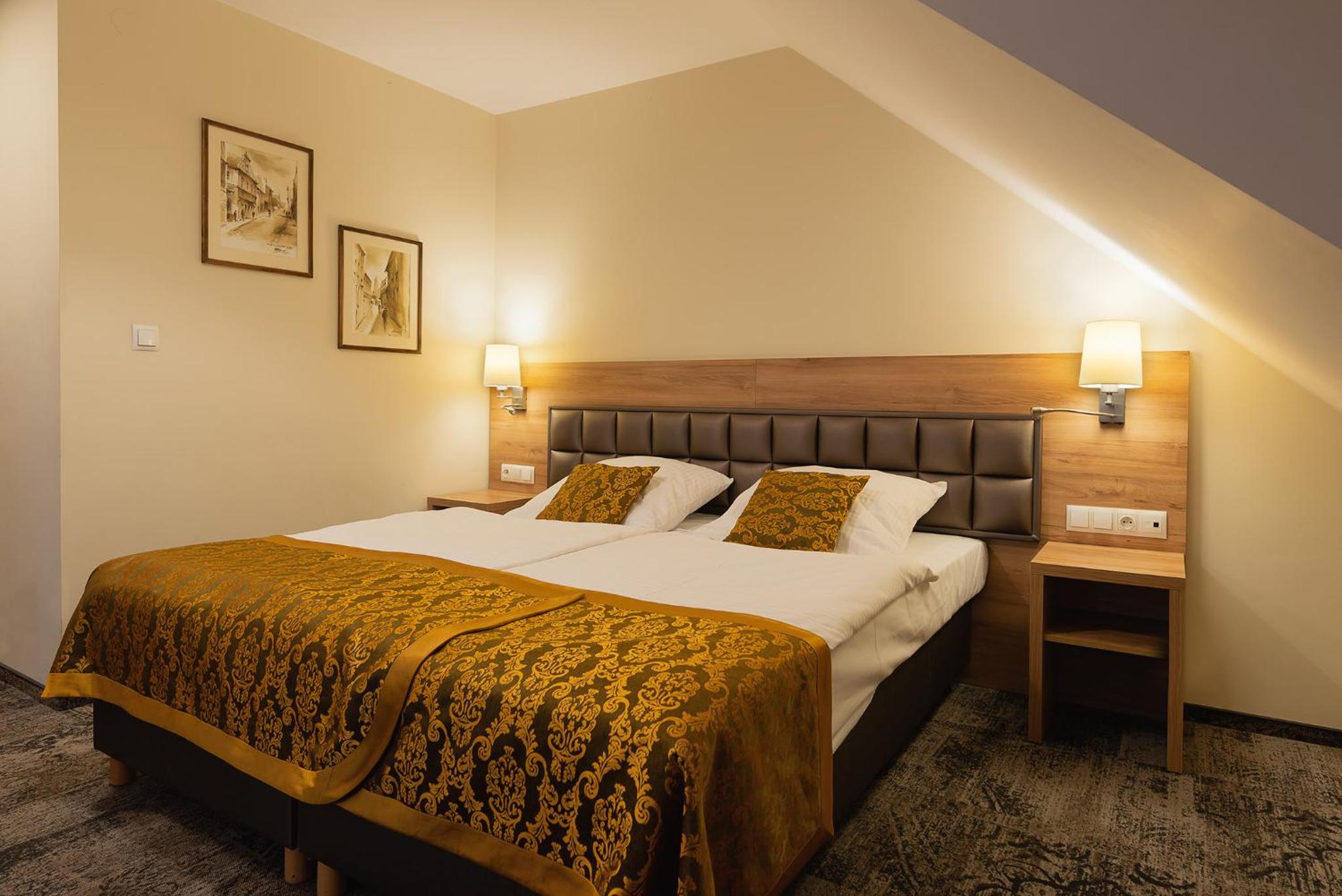 Double or Twin Room - Photo 7