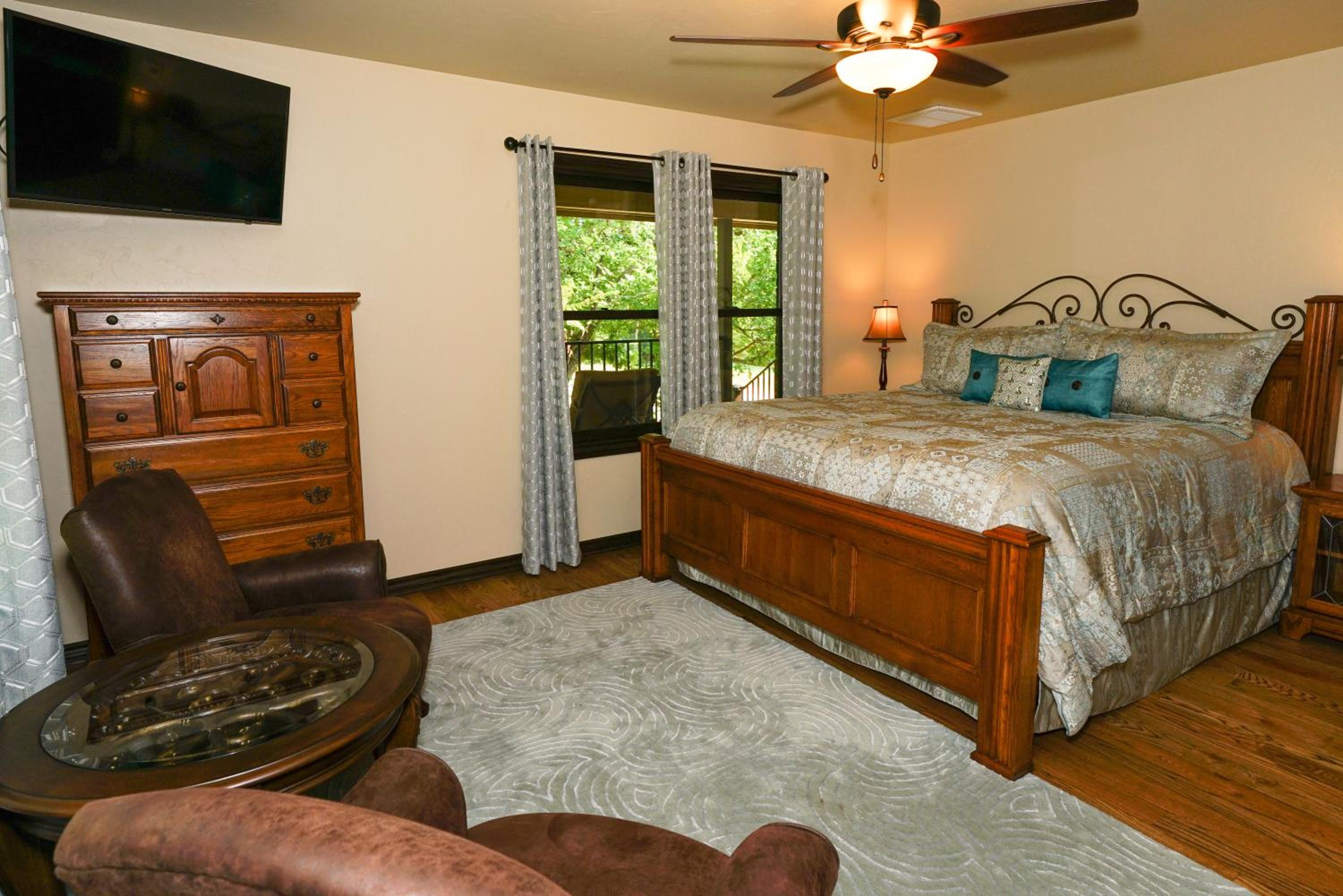 Deluxe King Room photo 2