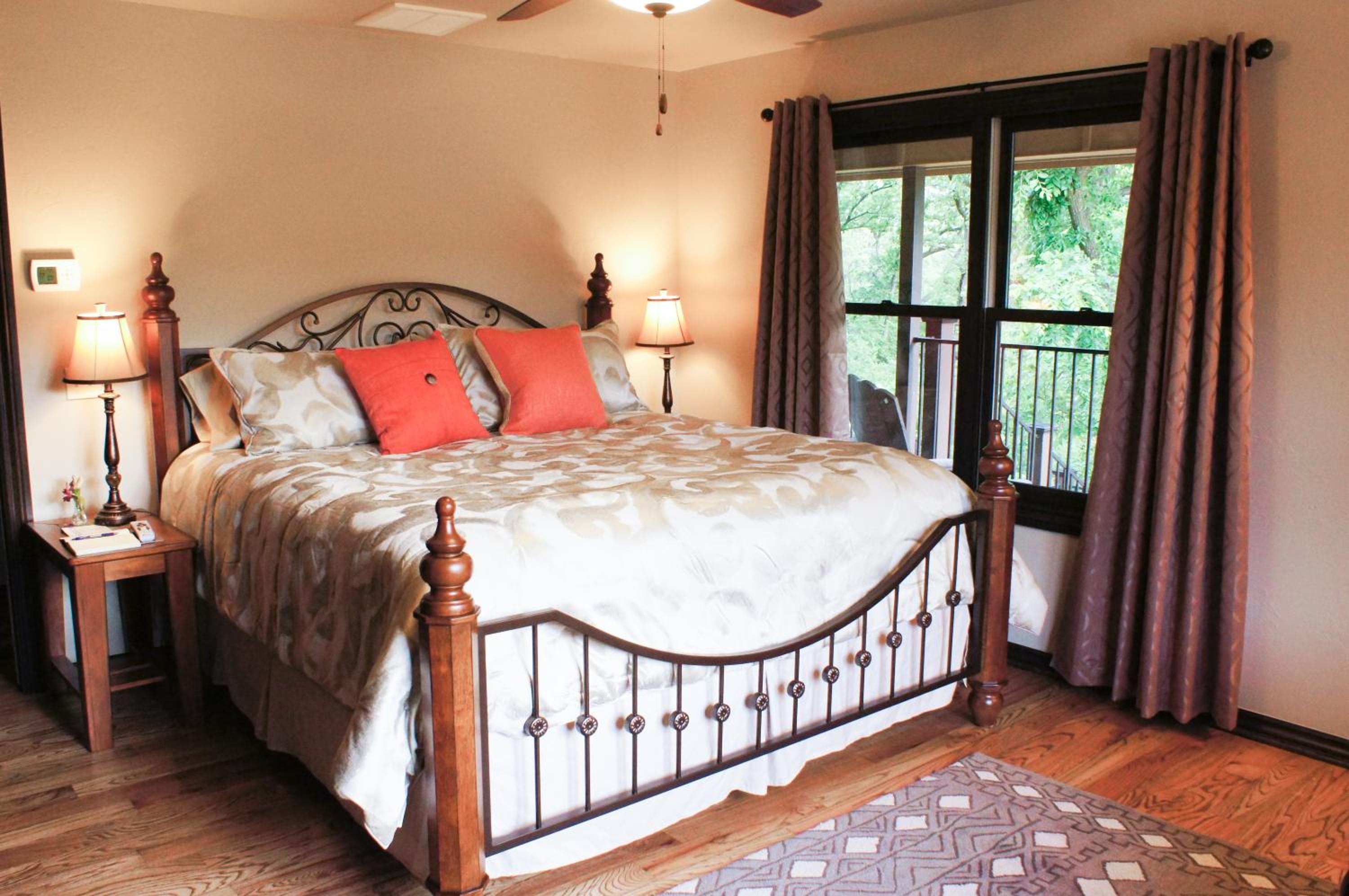 Deluxe King Room photo 1