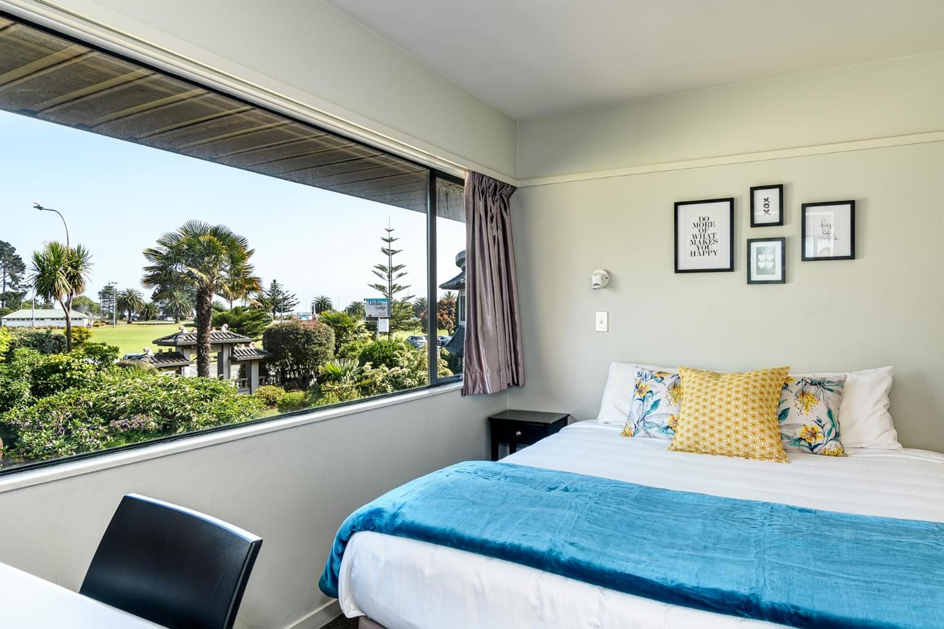 Available room thumbnail 6