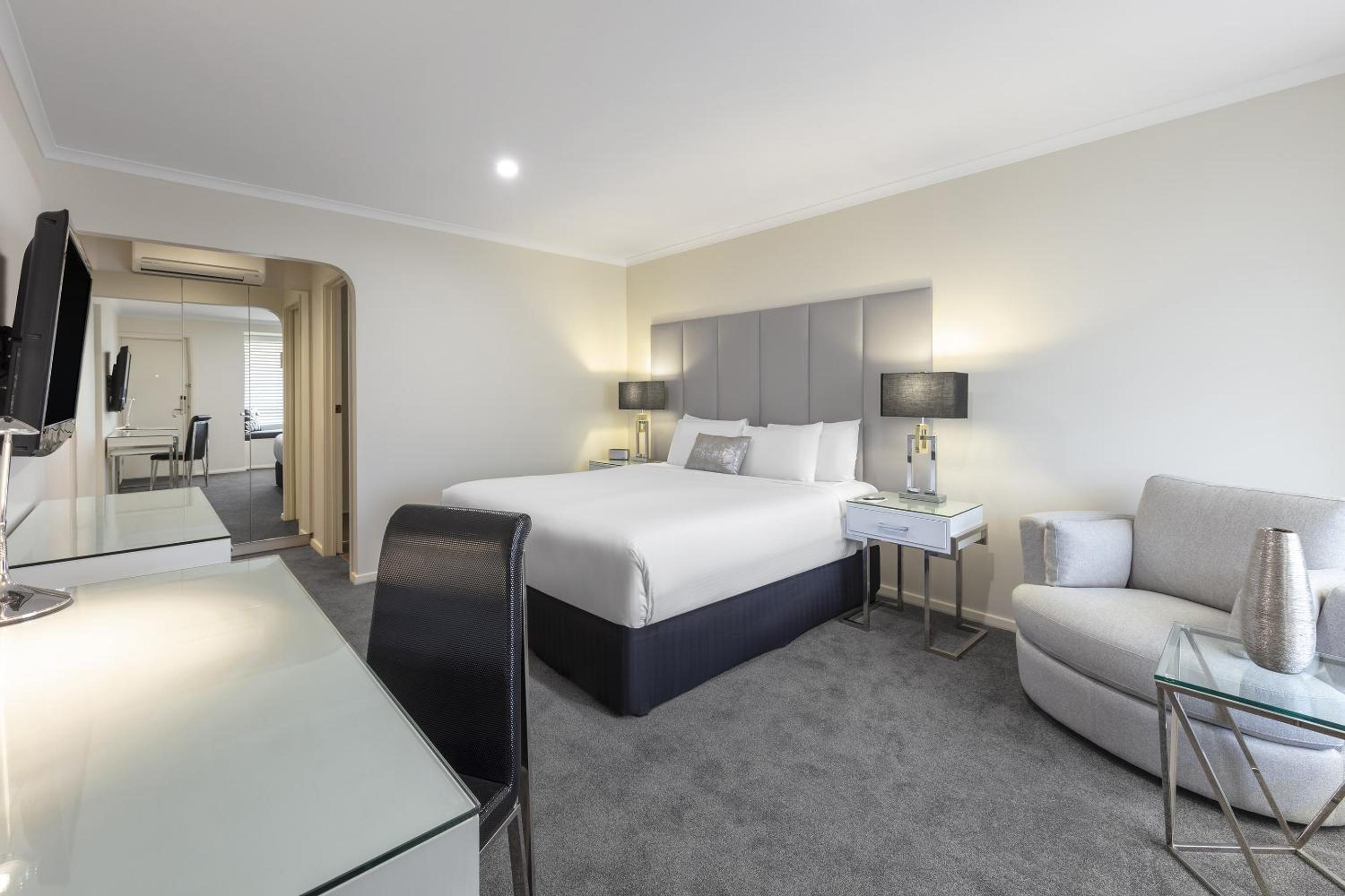 Deluxe King Room photo 3