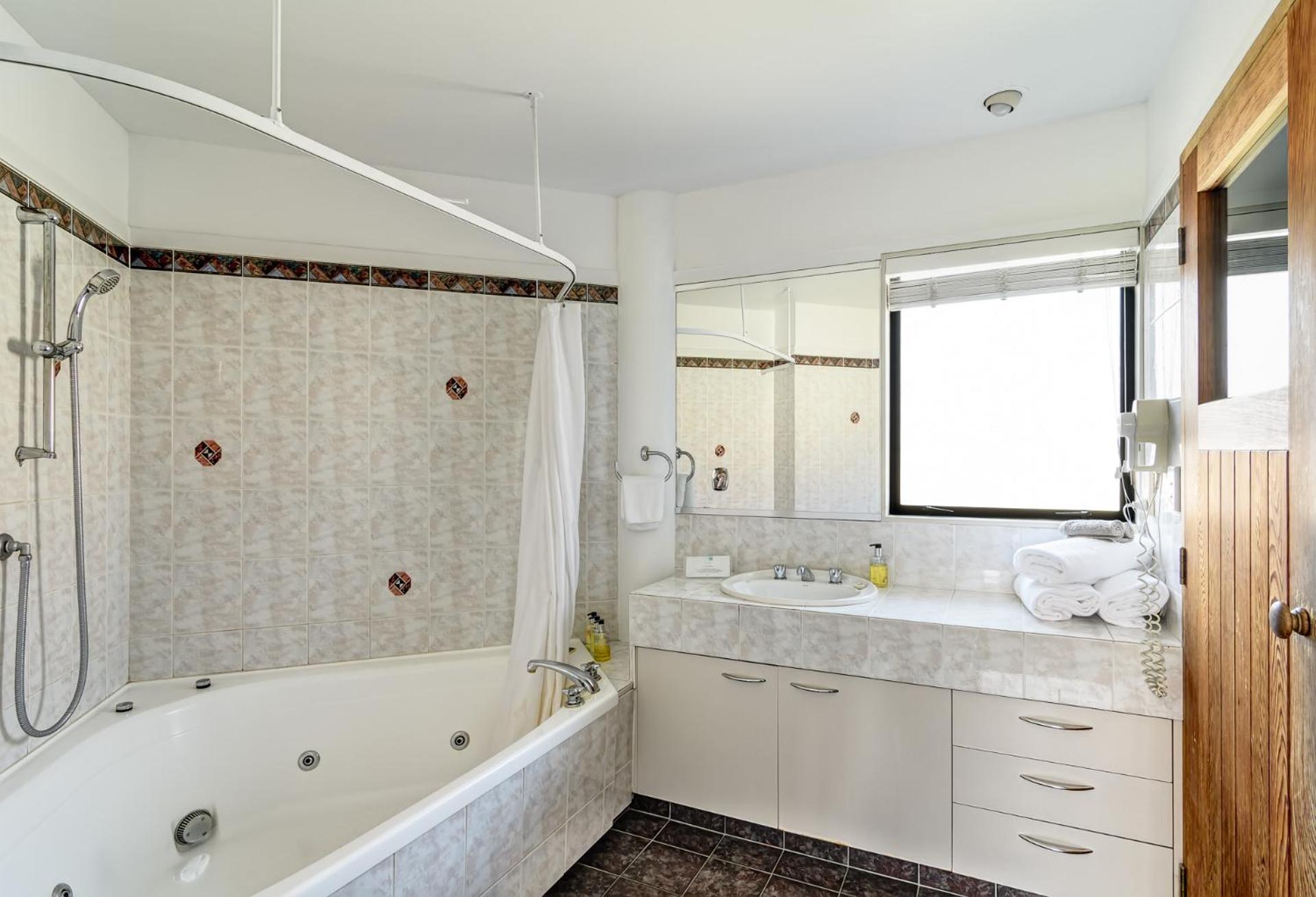 Deluxe One Bedroom Unit
