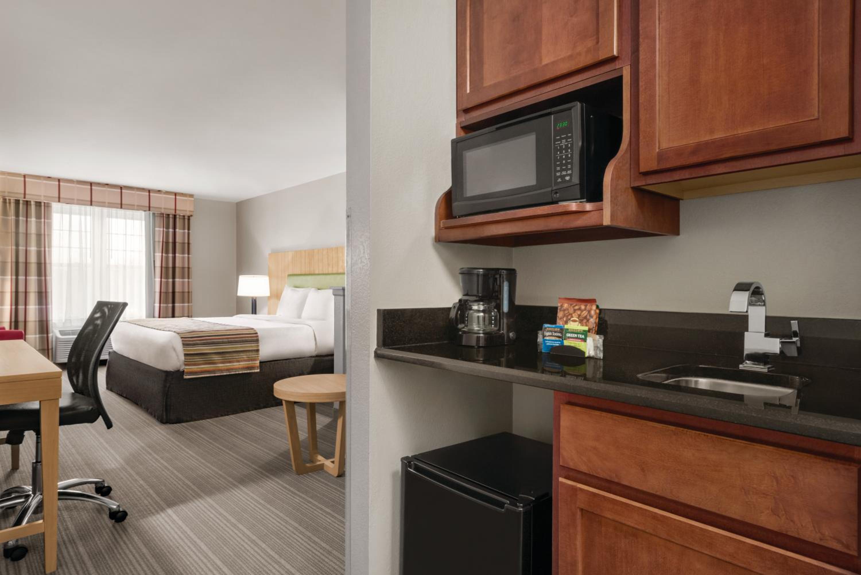 Executive King Suite - Non-Smoking - Photo 1