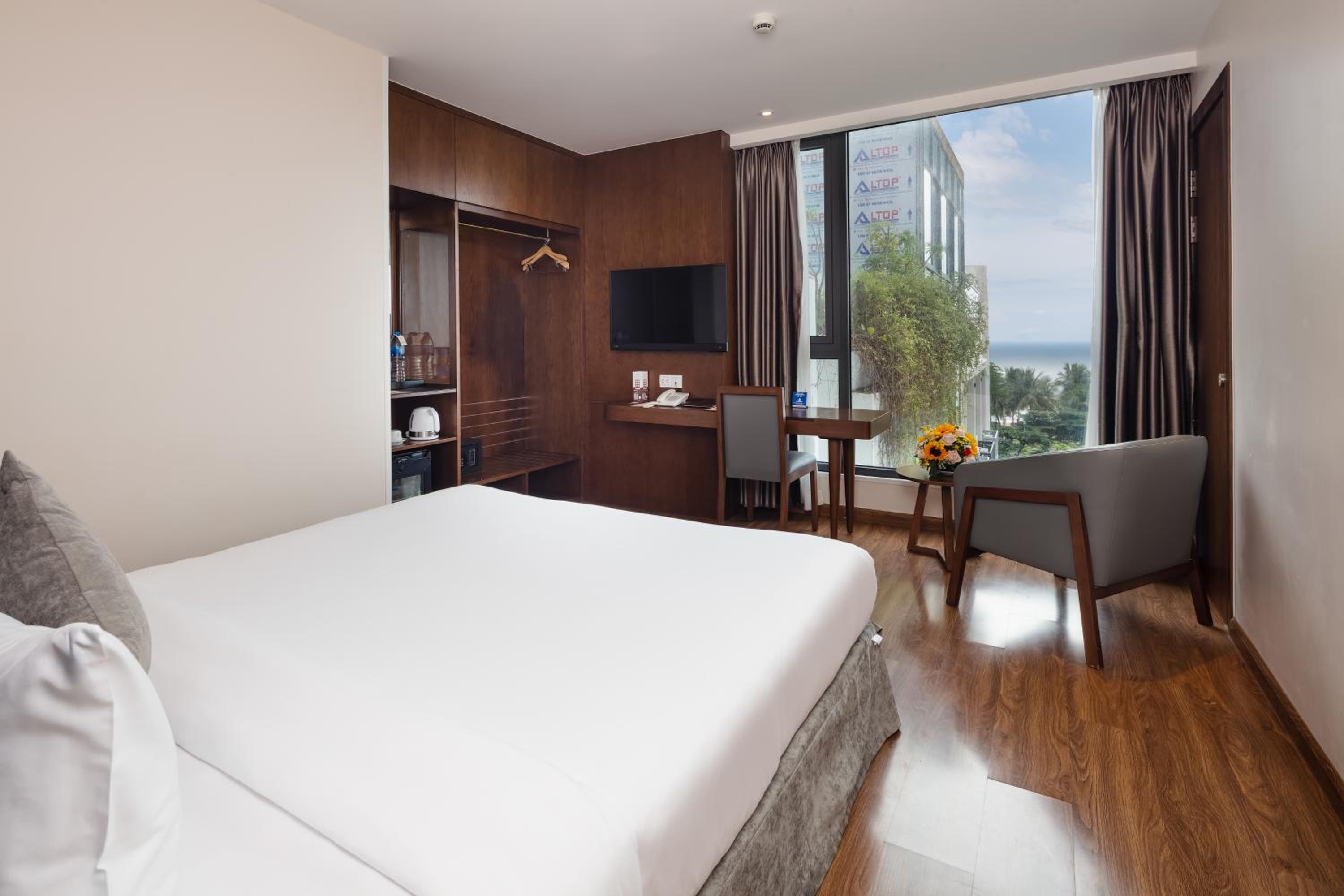 Superior Double or Twin Room with Sea View - Photo 2