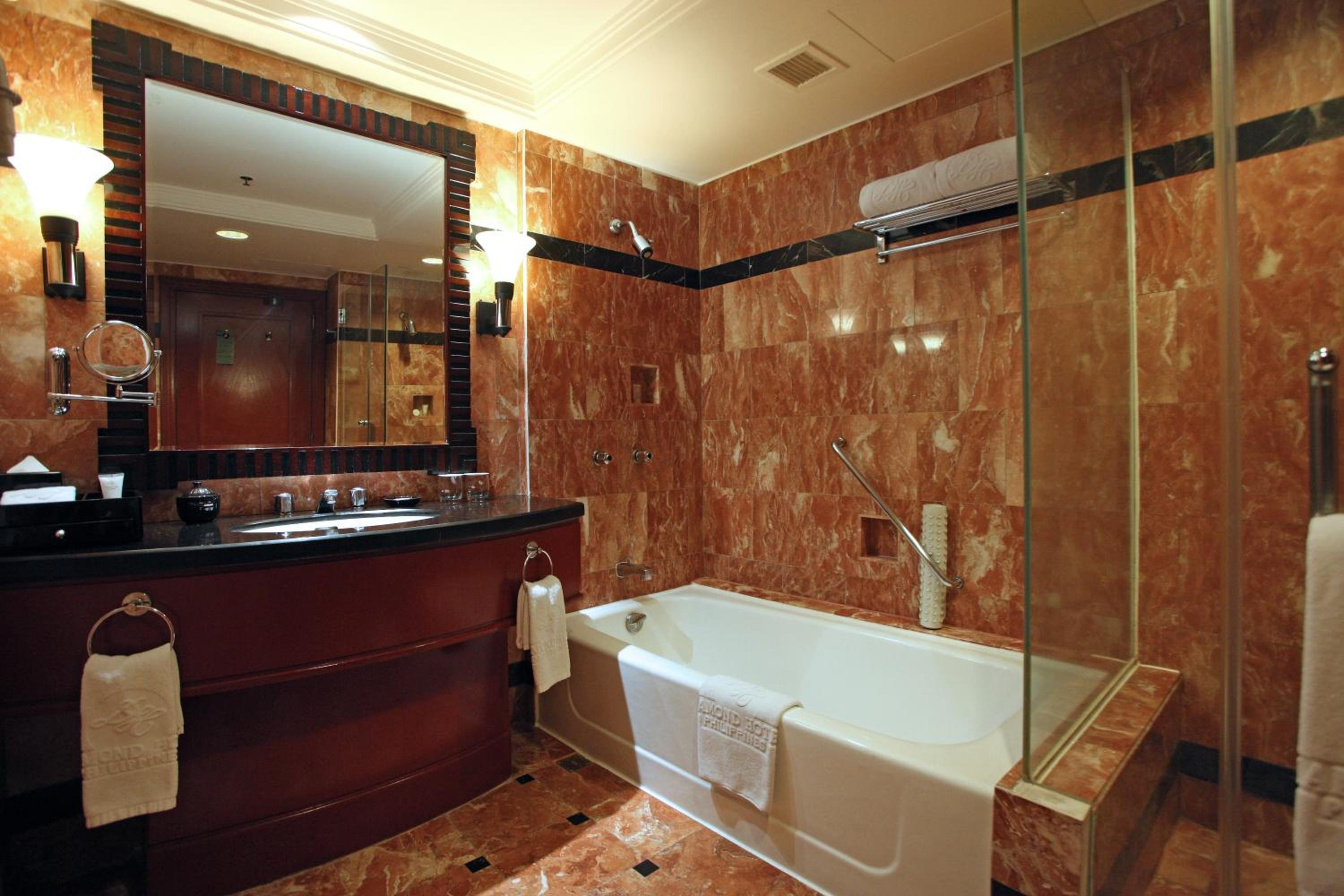 Deluxe King Room Non-Smoking - Photo 3