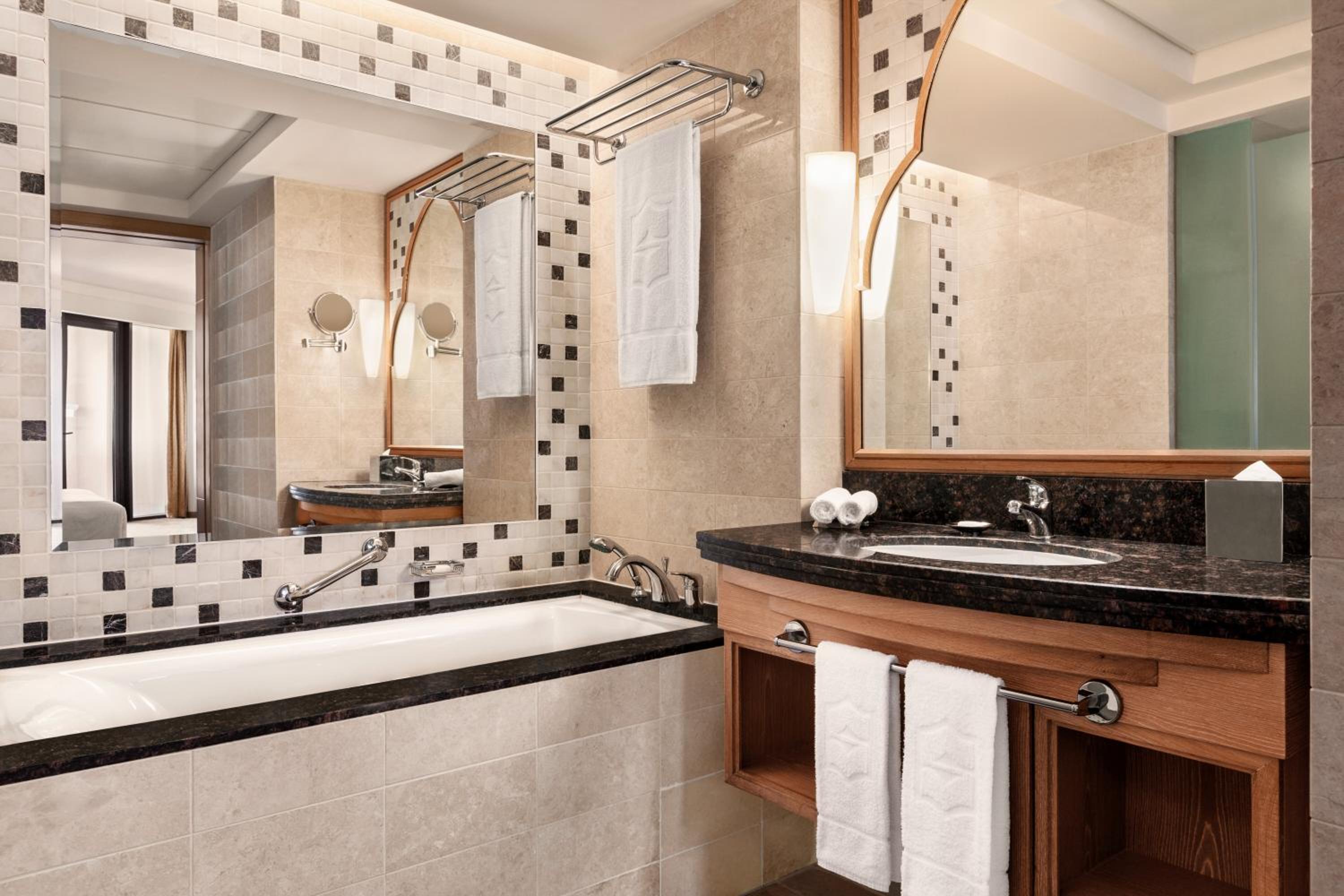Al Bandar Deluxe Sea View - King bed - Photo 3