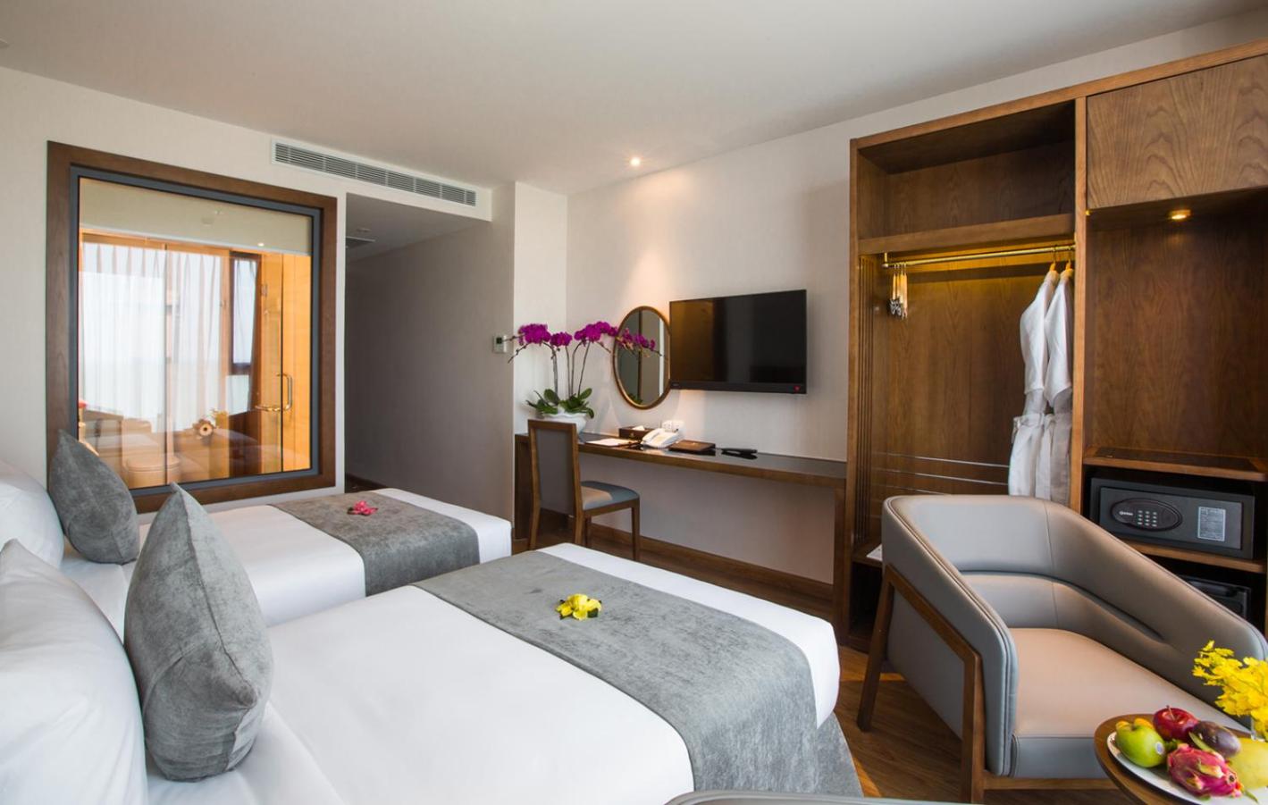 Deluxe Double or Twin Room with Sea View - Photo 13