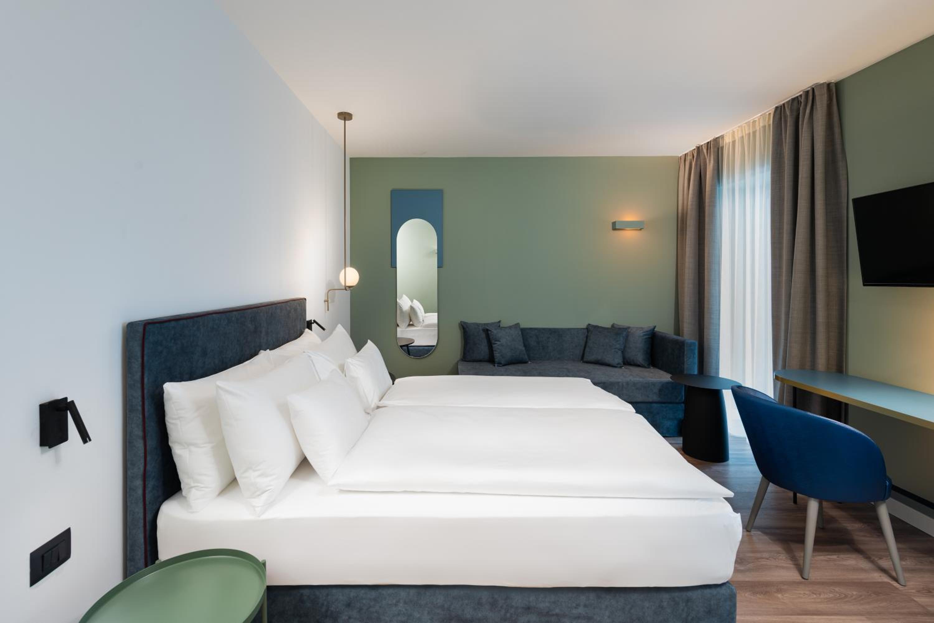 Deluxe Queen Room