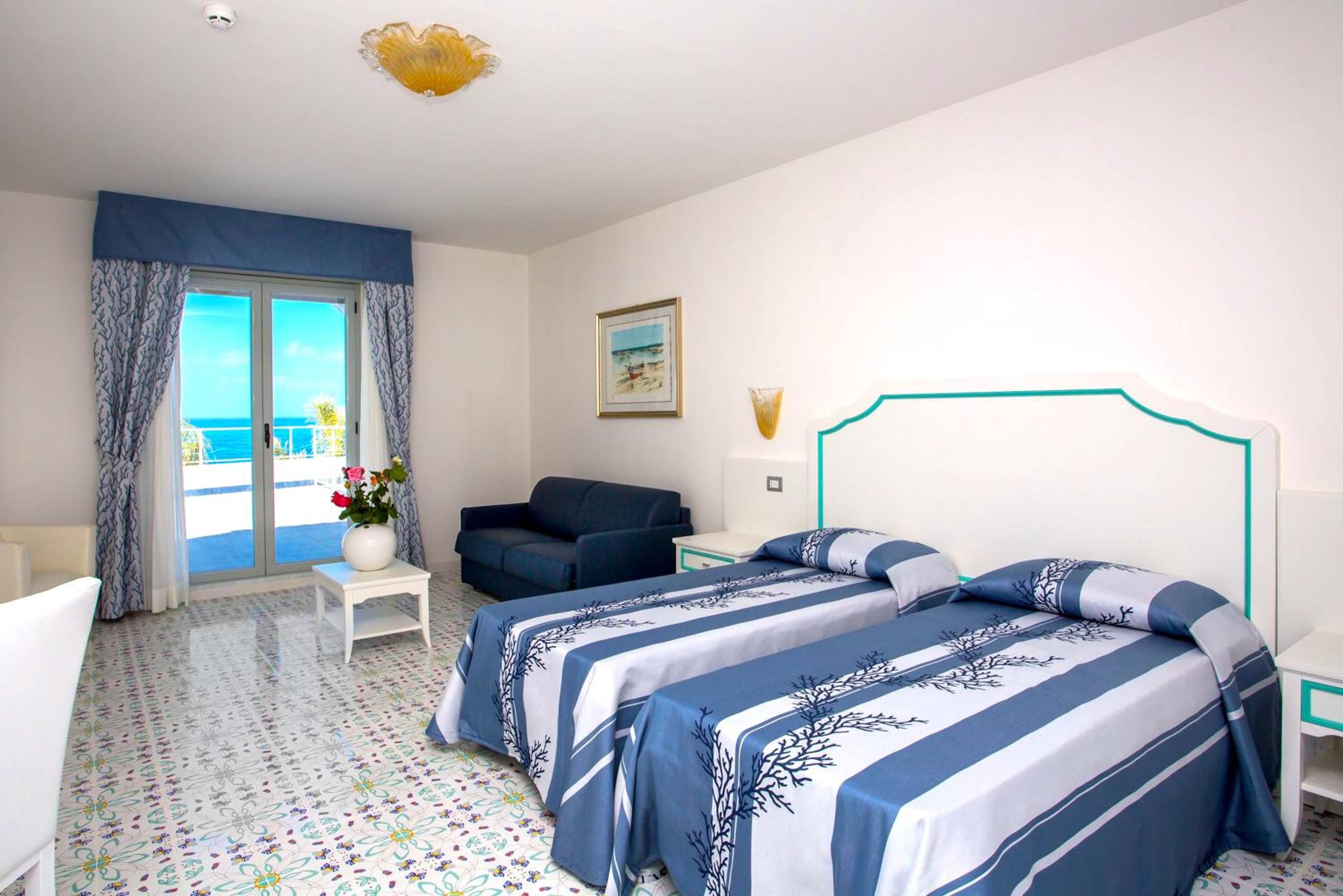 Superior Quadruple Room - Photo 3