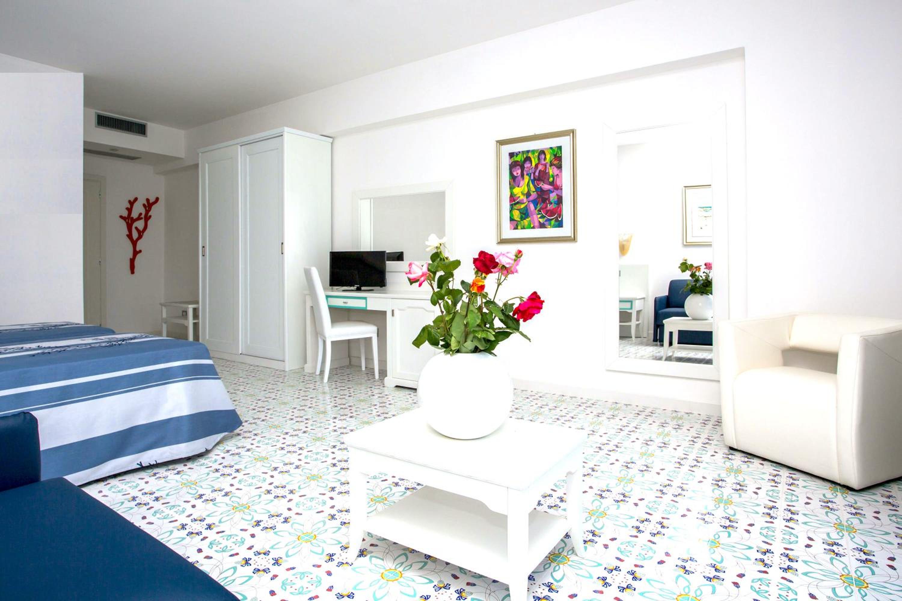 Superior Quadruple Room - Photo 4