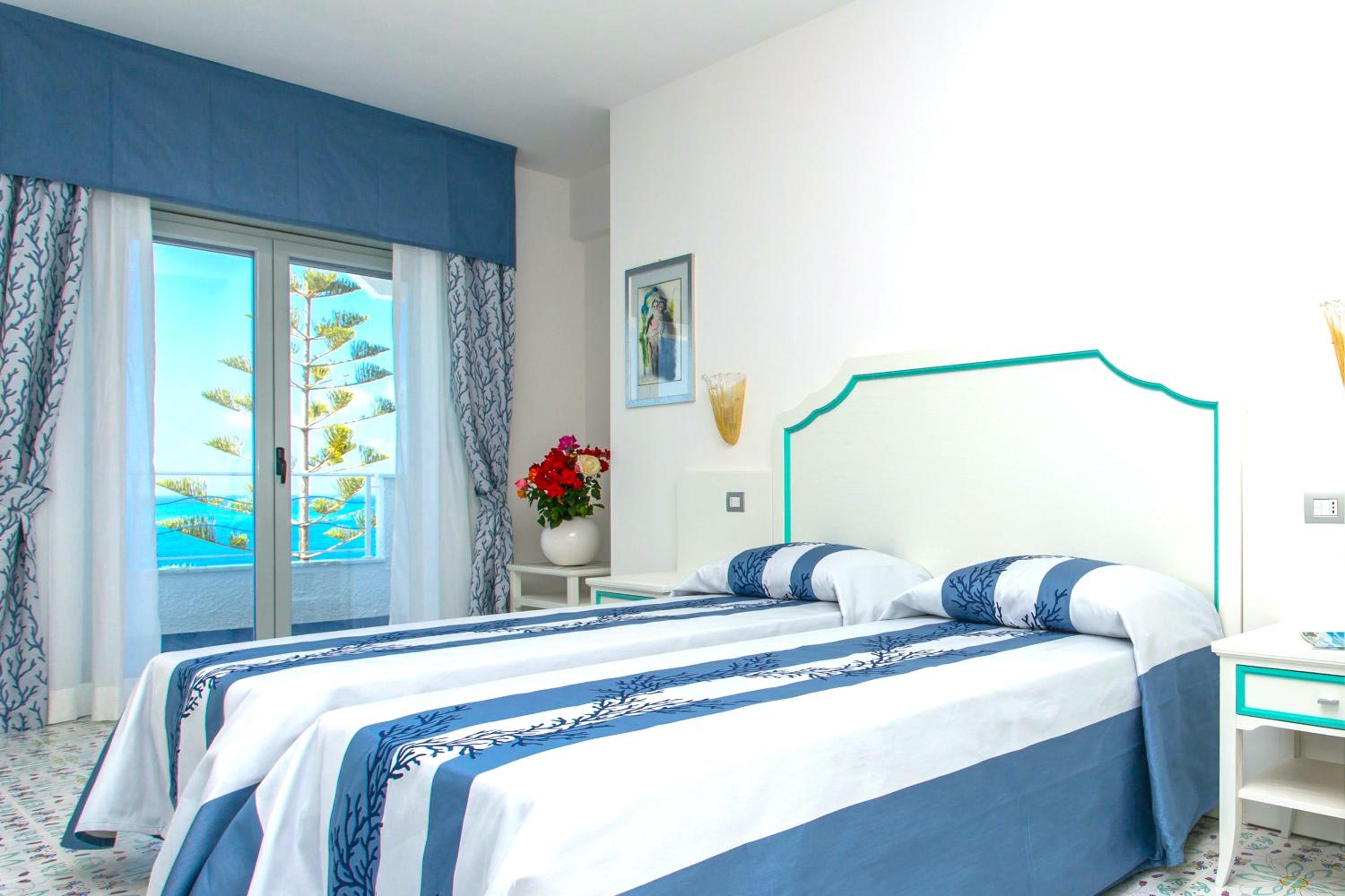 Superior Quadruple Room - Photo 1