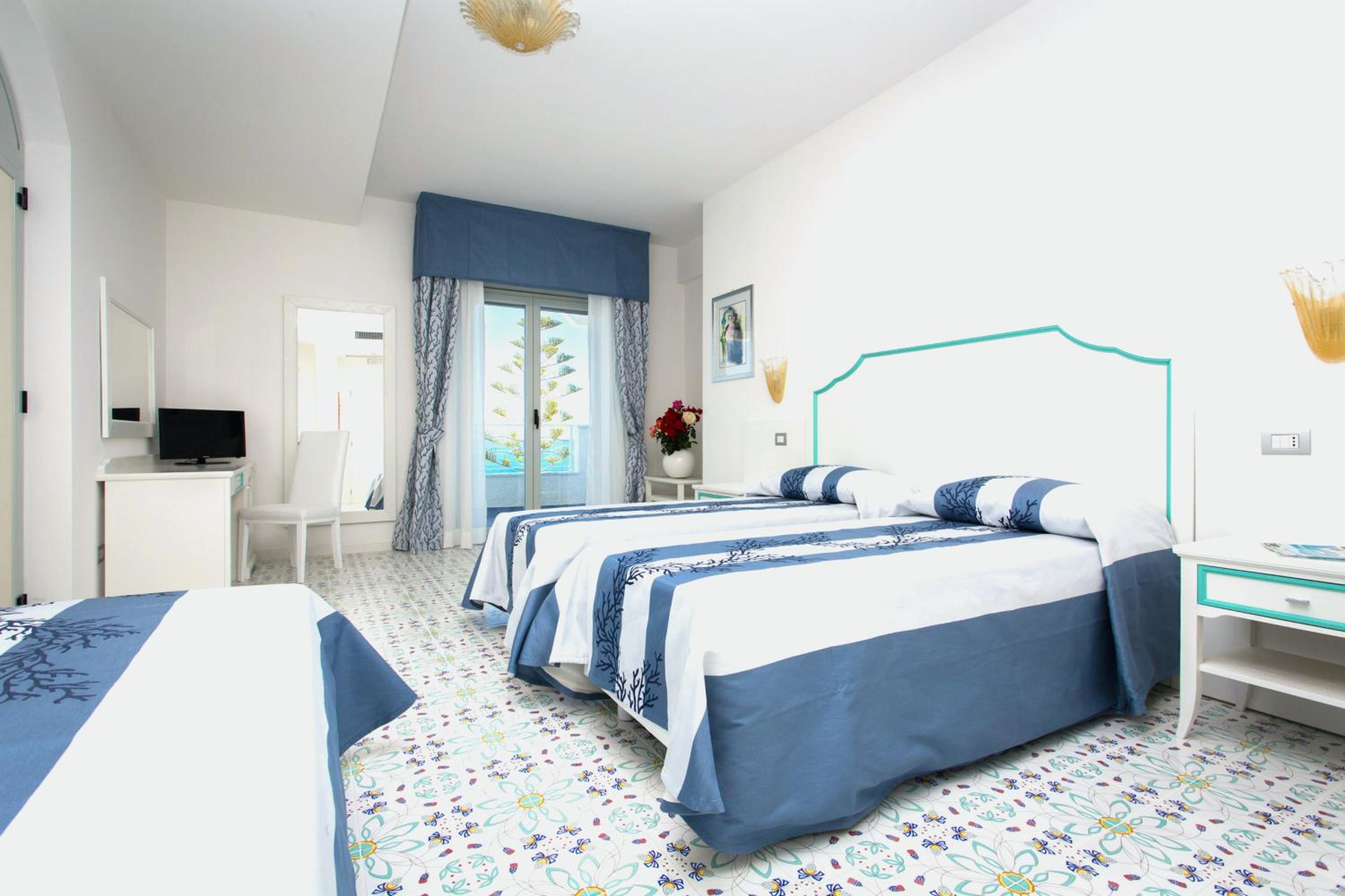 Superior Quadruple Room - Photo 5
