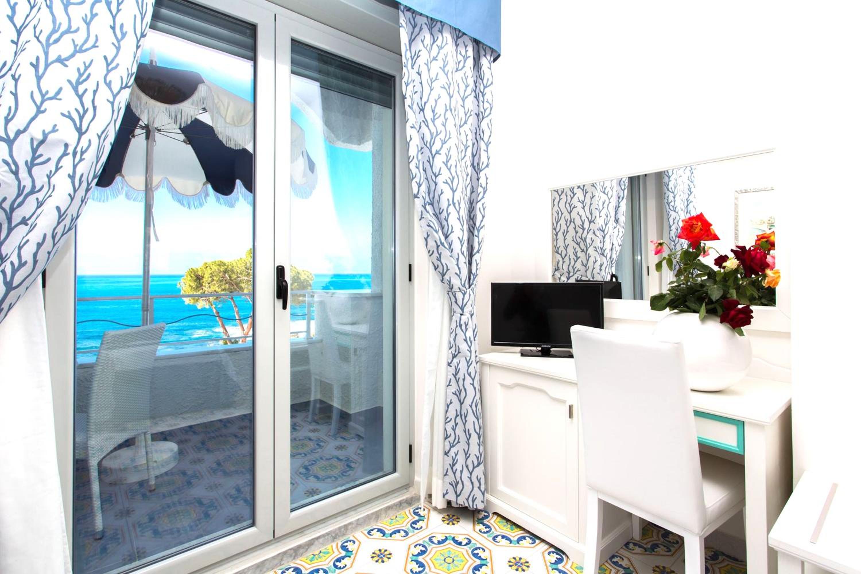 Comfort Double Room with Sea View - Photo 6