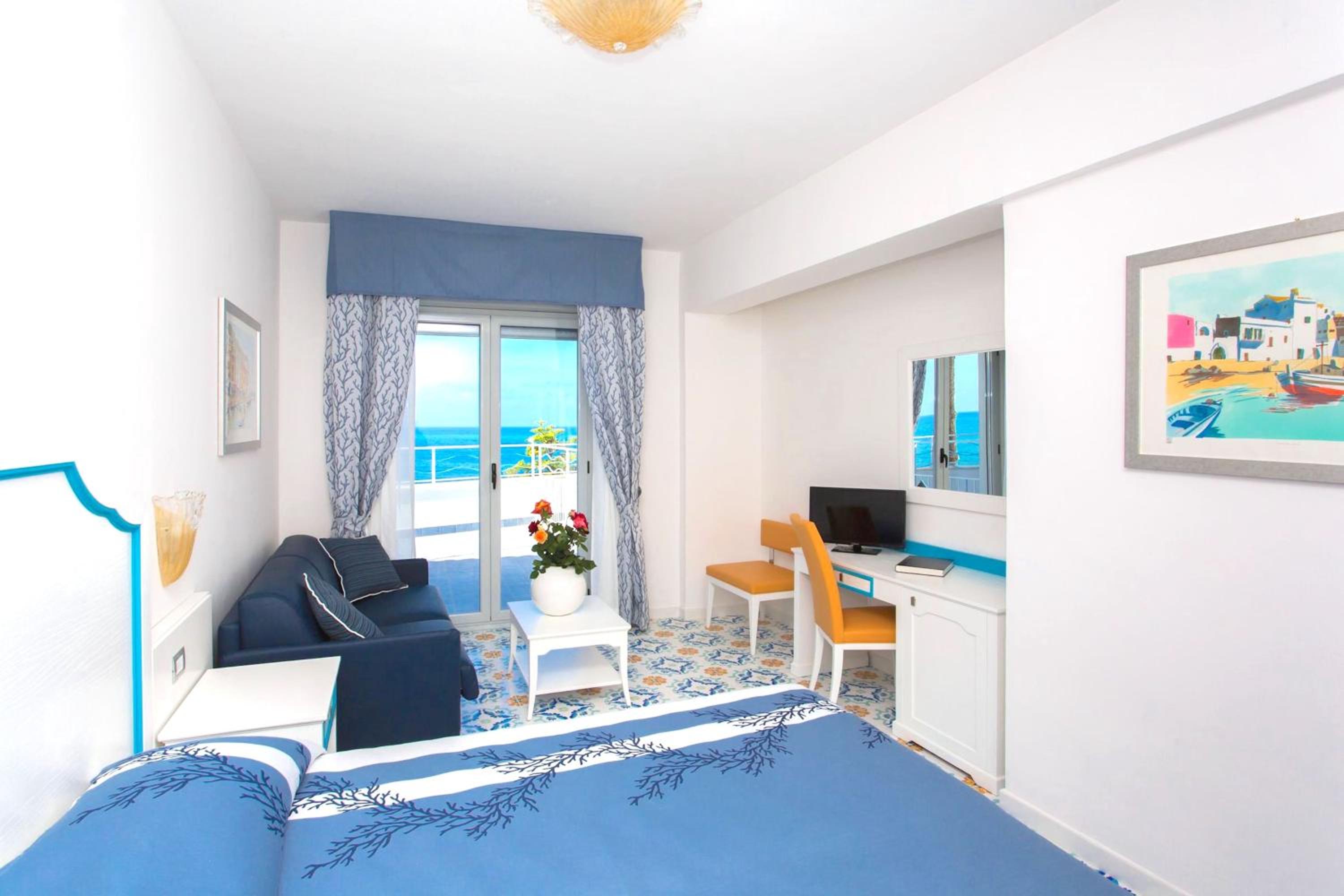 Deluxe Triple Room - Photo 1