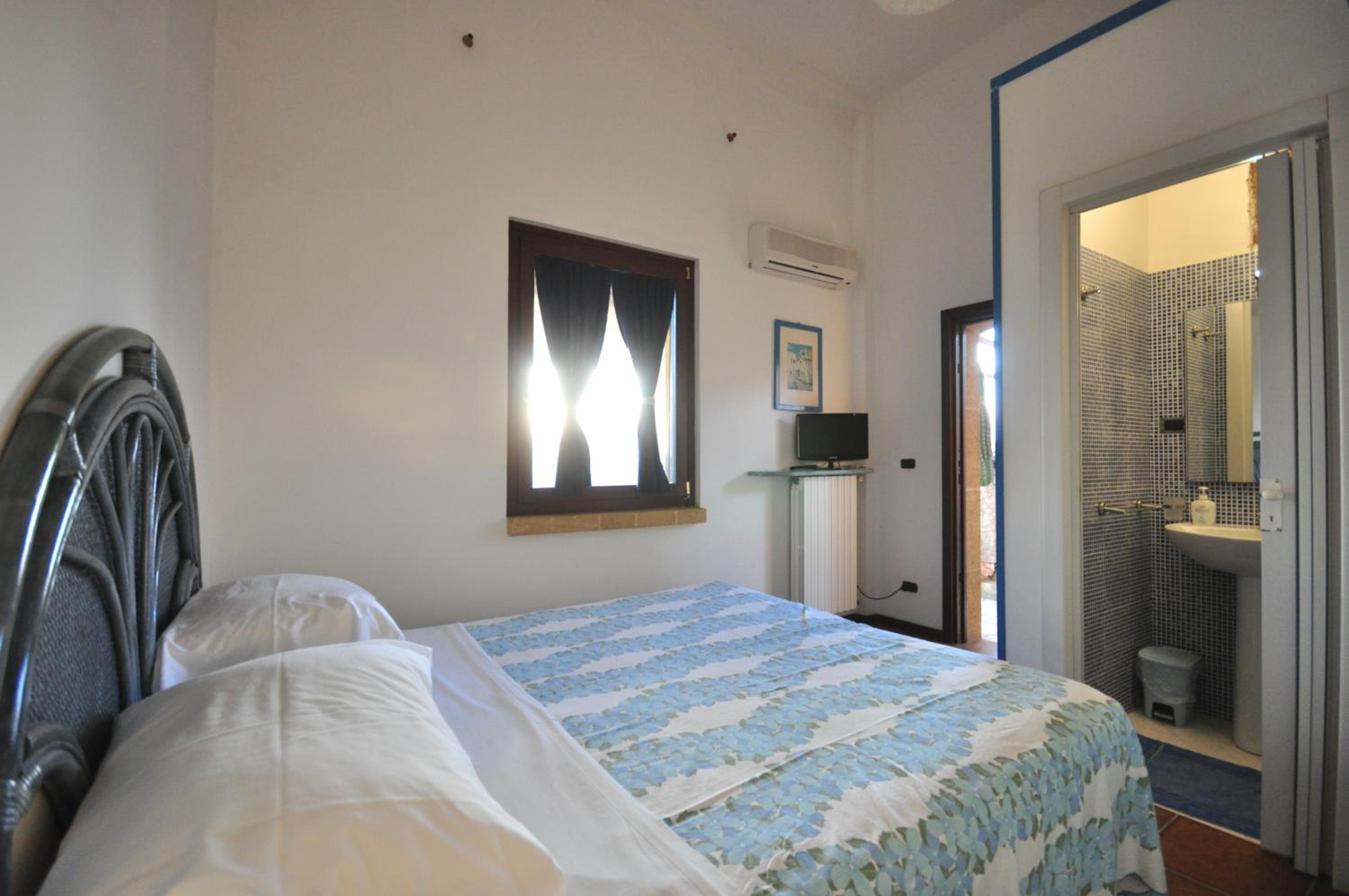 Standard King Room photo 1