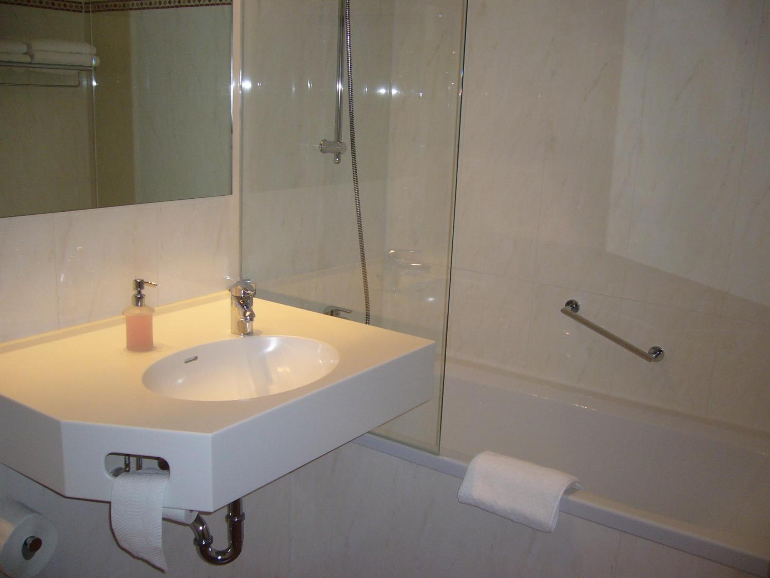 Suite with Balcony - Photo 23