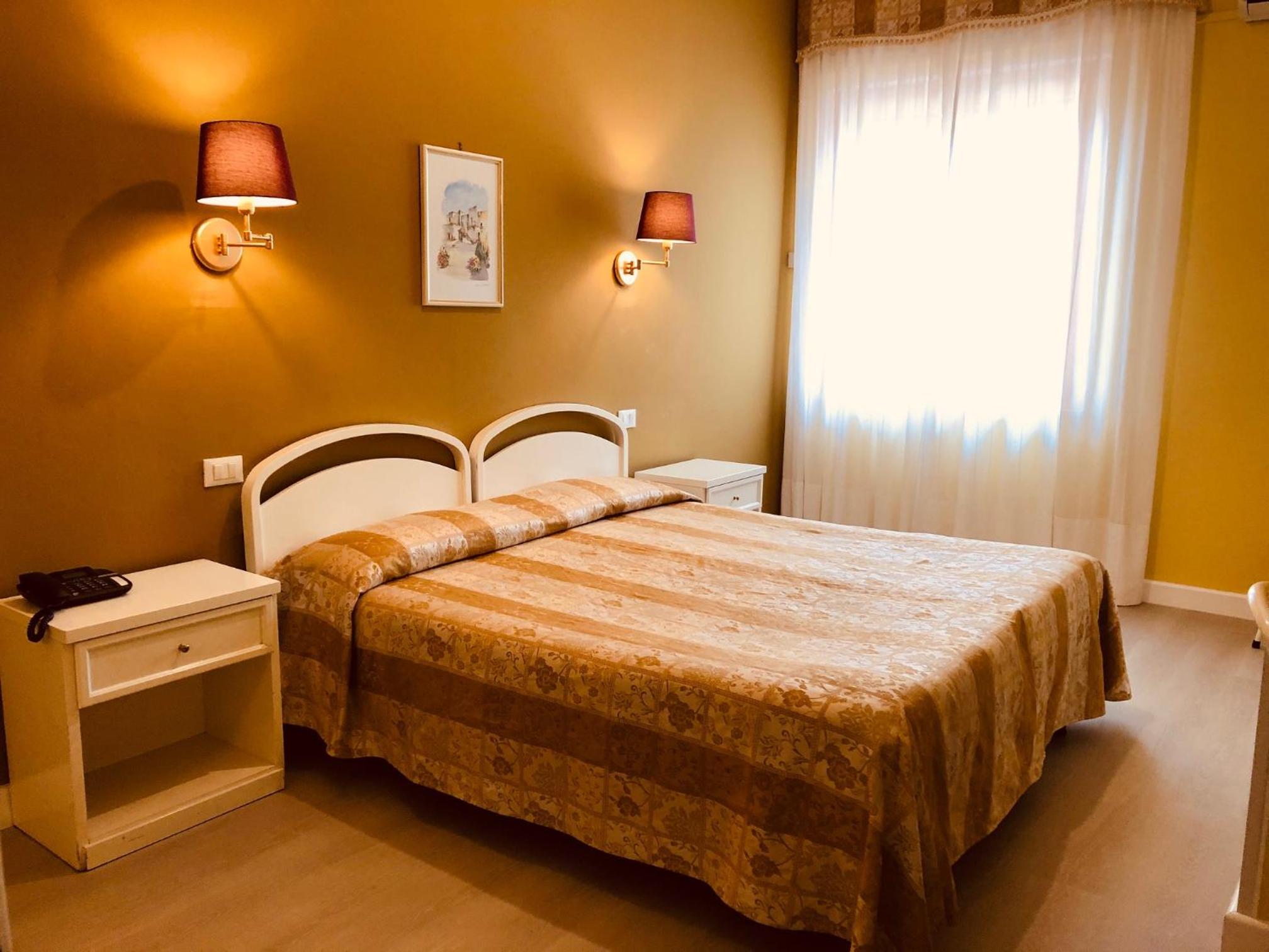 Standard Double Room - Photo 1