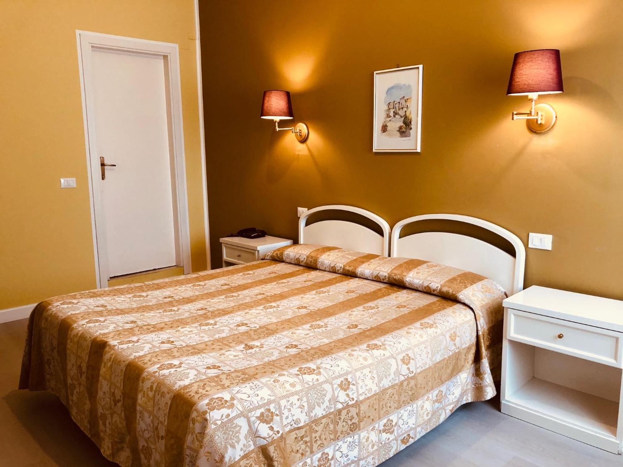 Standard Double Room - Photo 6