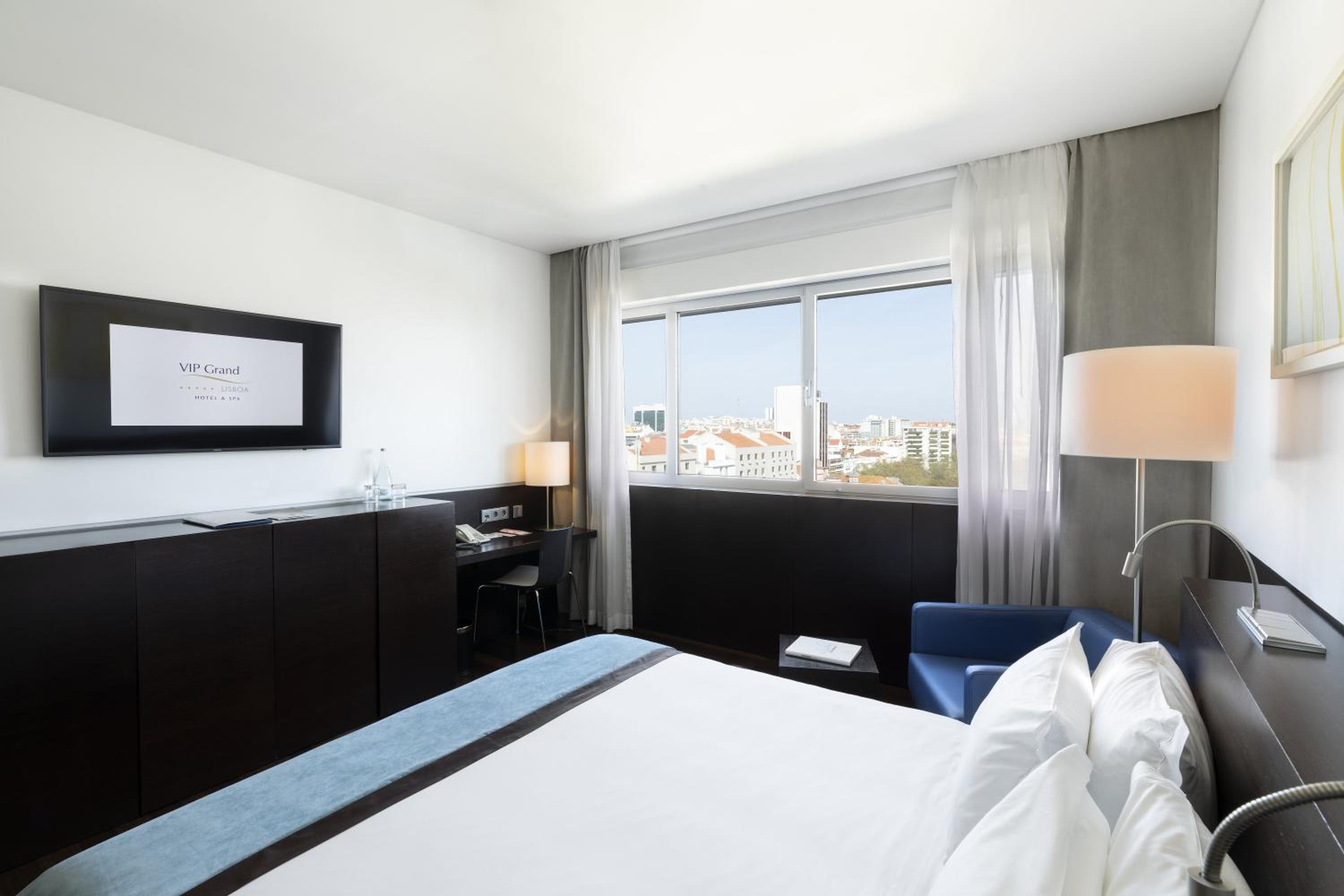 Executive Suite - Photo 8