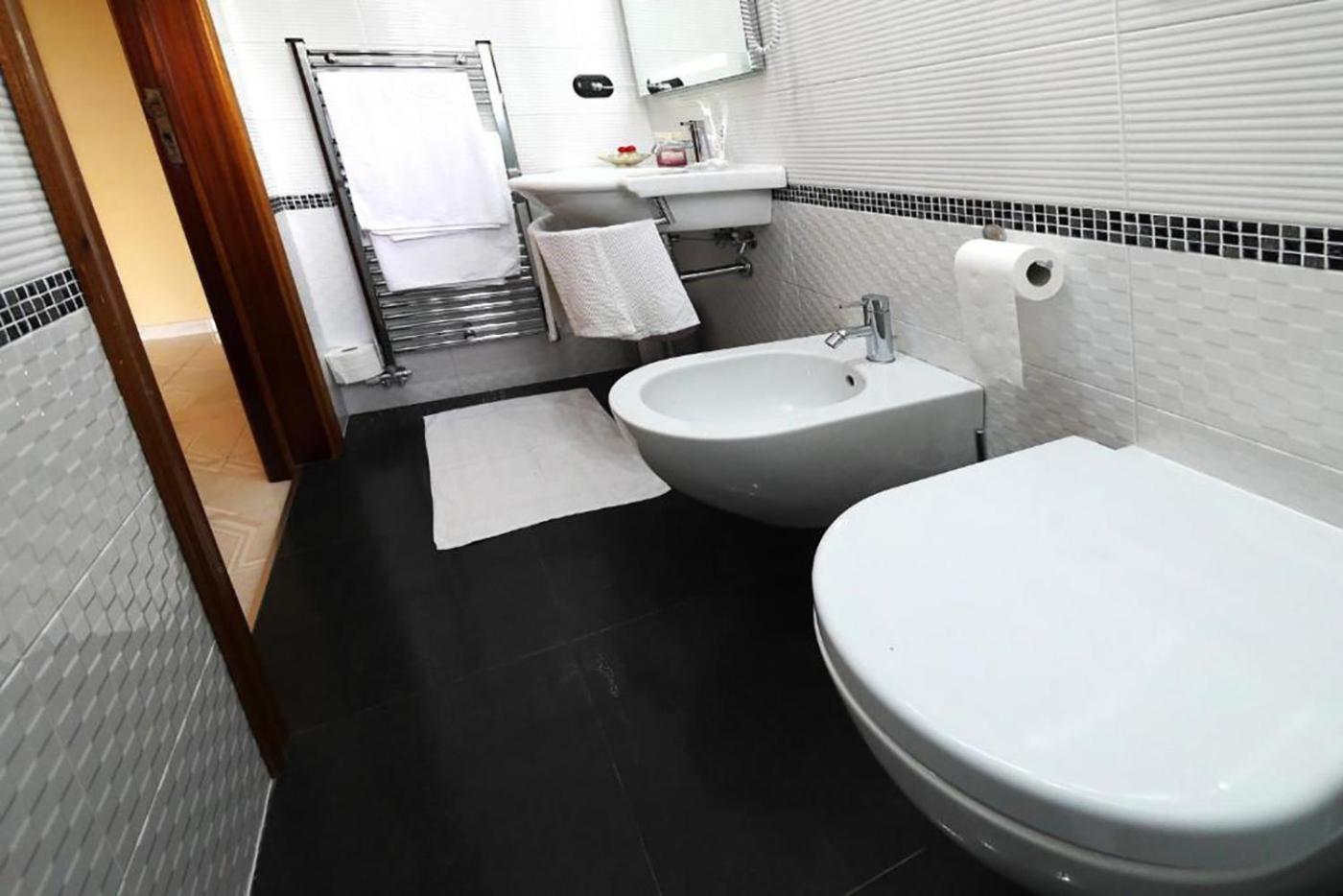 Deluxe Double Room with Balcony and Sea View photo 2