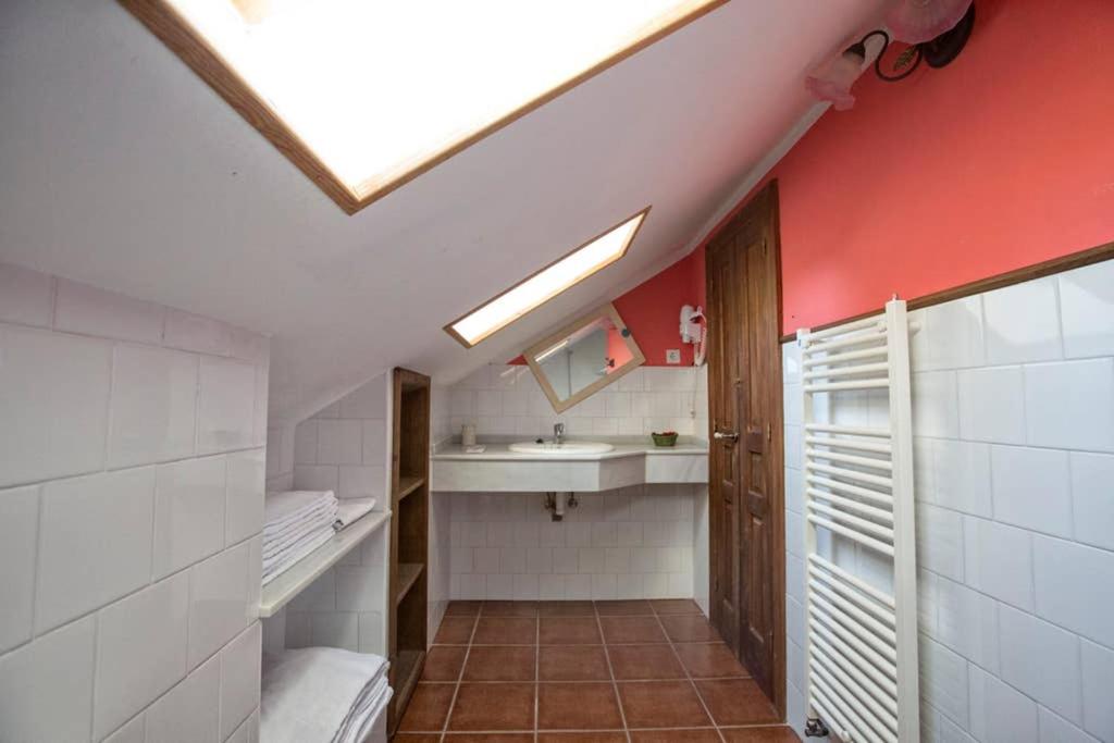 Six-Bedroom House photo 1