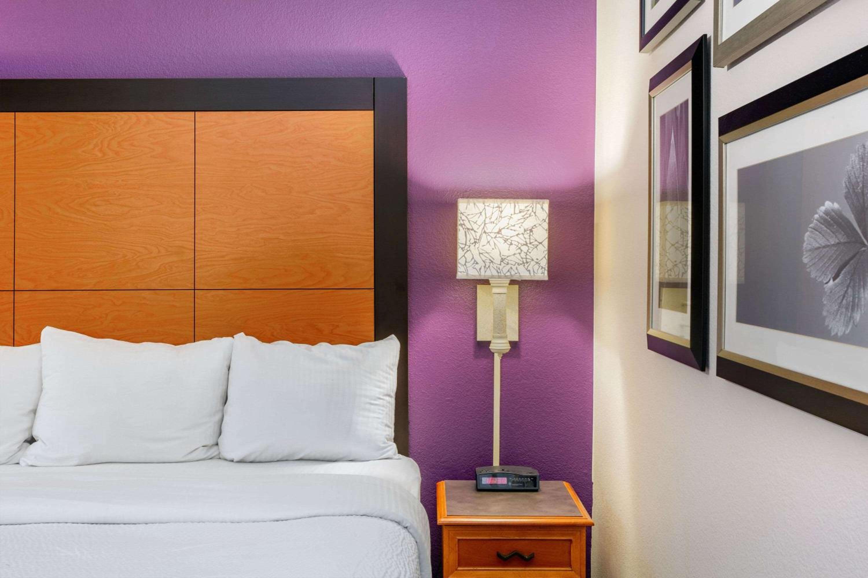 Deluxe King Room - Photo 3