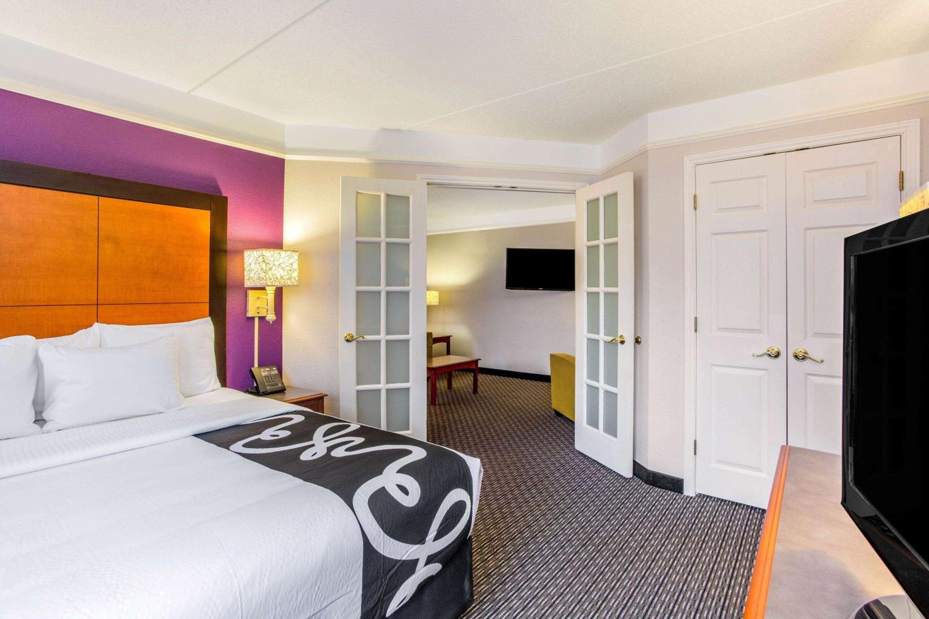 King Suite - Photo 2