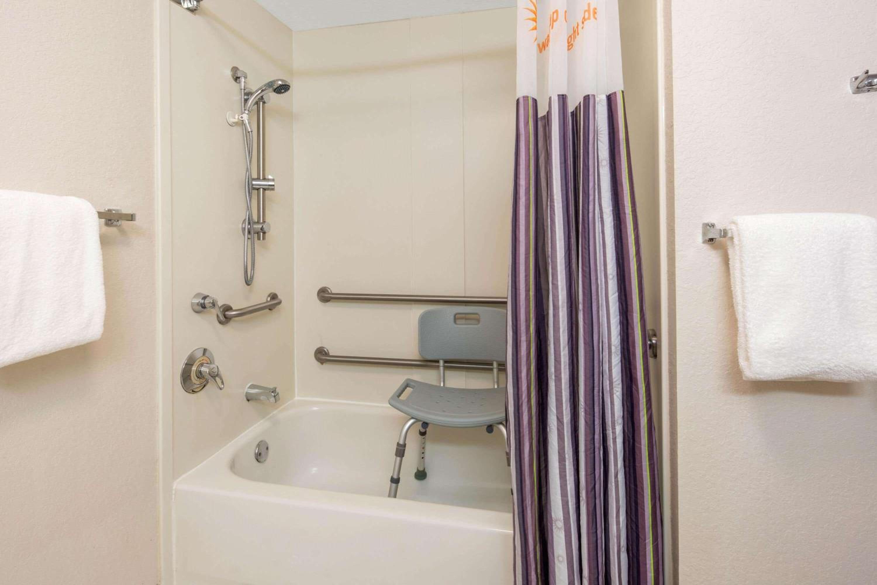 Double Room - Mobility/Hearing Impaired Accessible/Non-Smoking - Photo 4