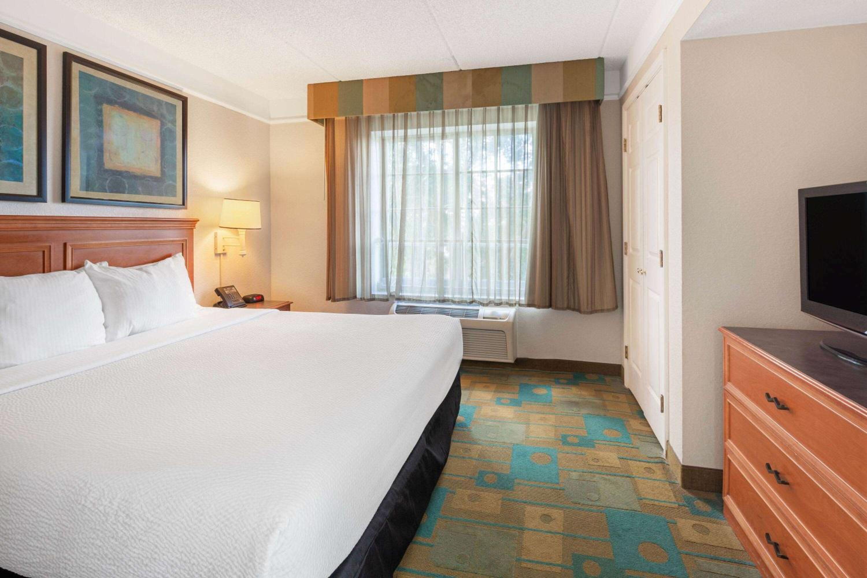 King Room - Non-Smoking - Photo 4