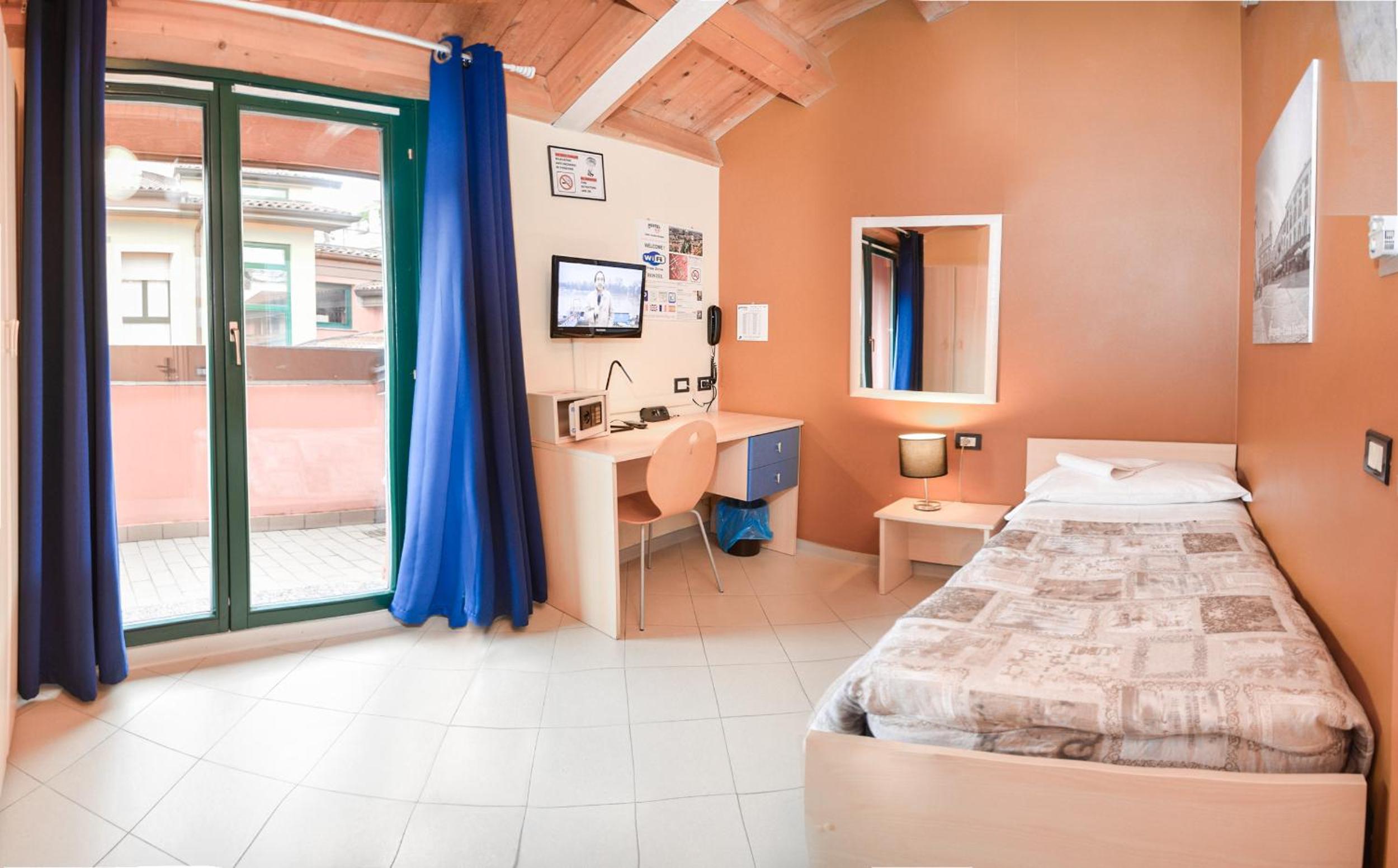 Single Room photo 1