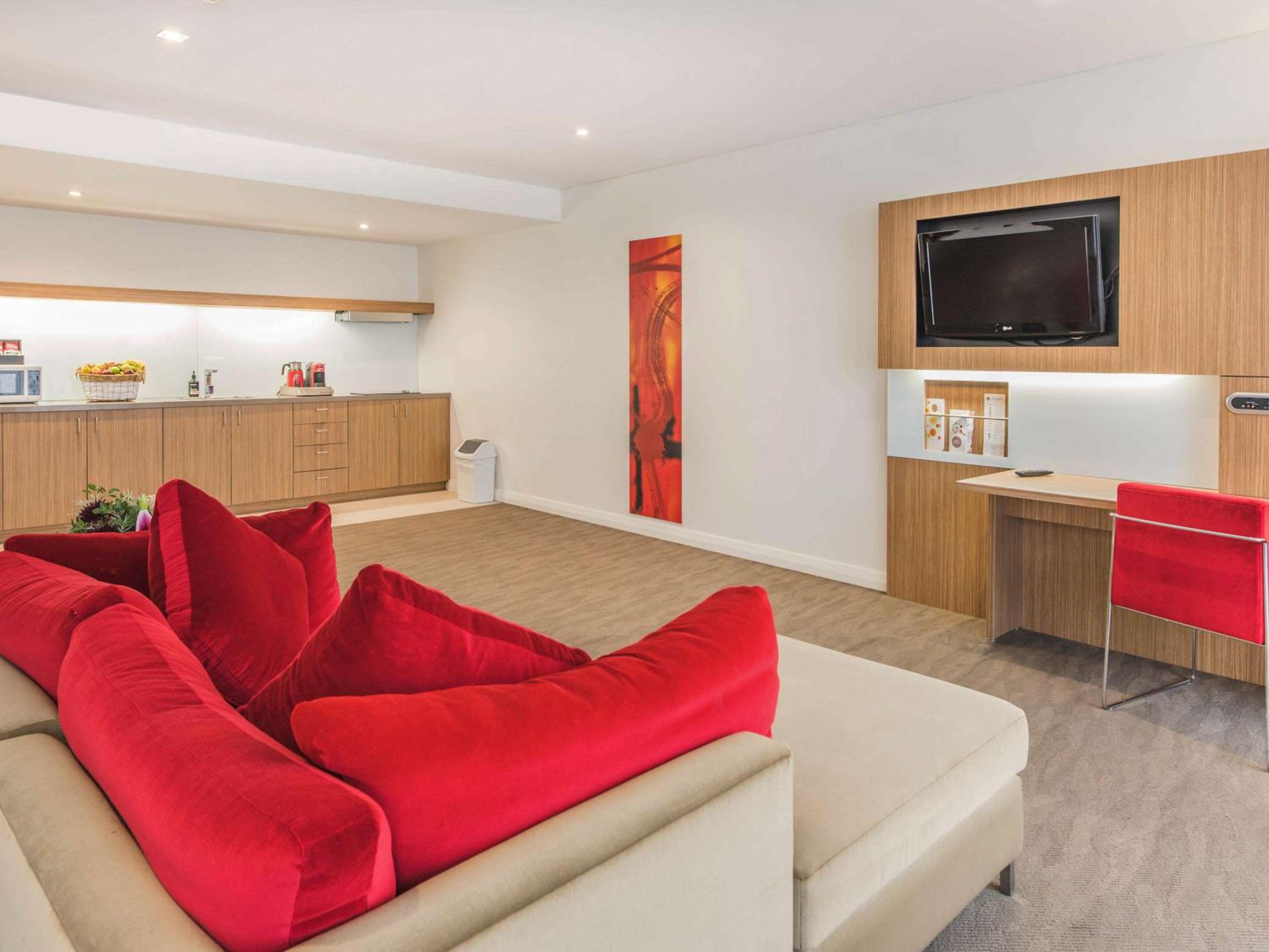 One-Bedroom Apartment with King Bed photo 2