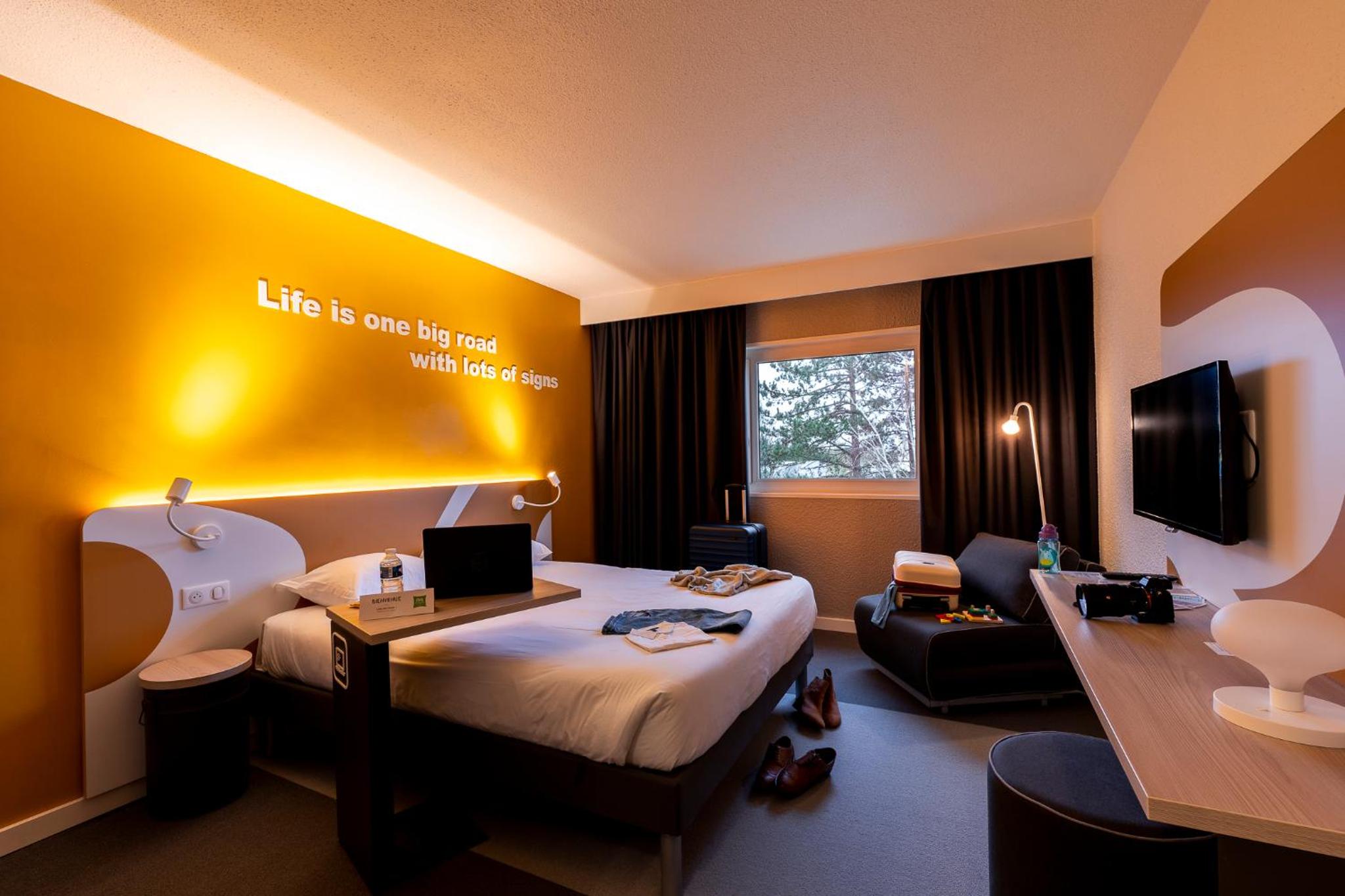 Standard Double Room - Photo 9