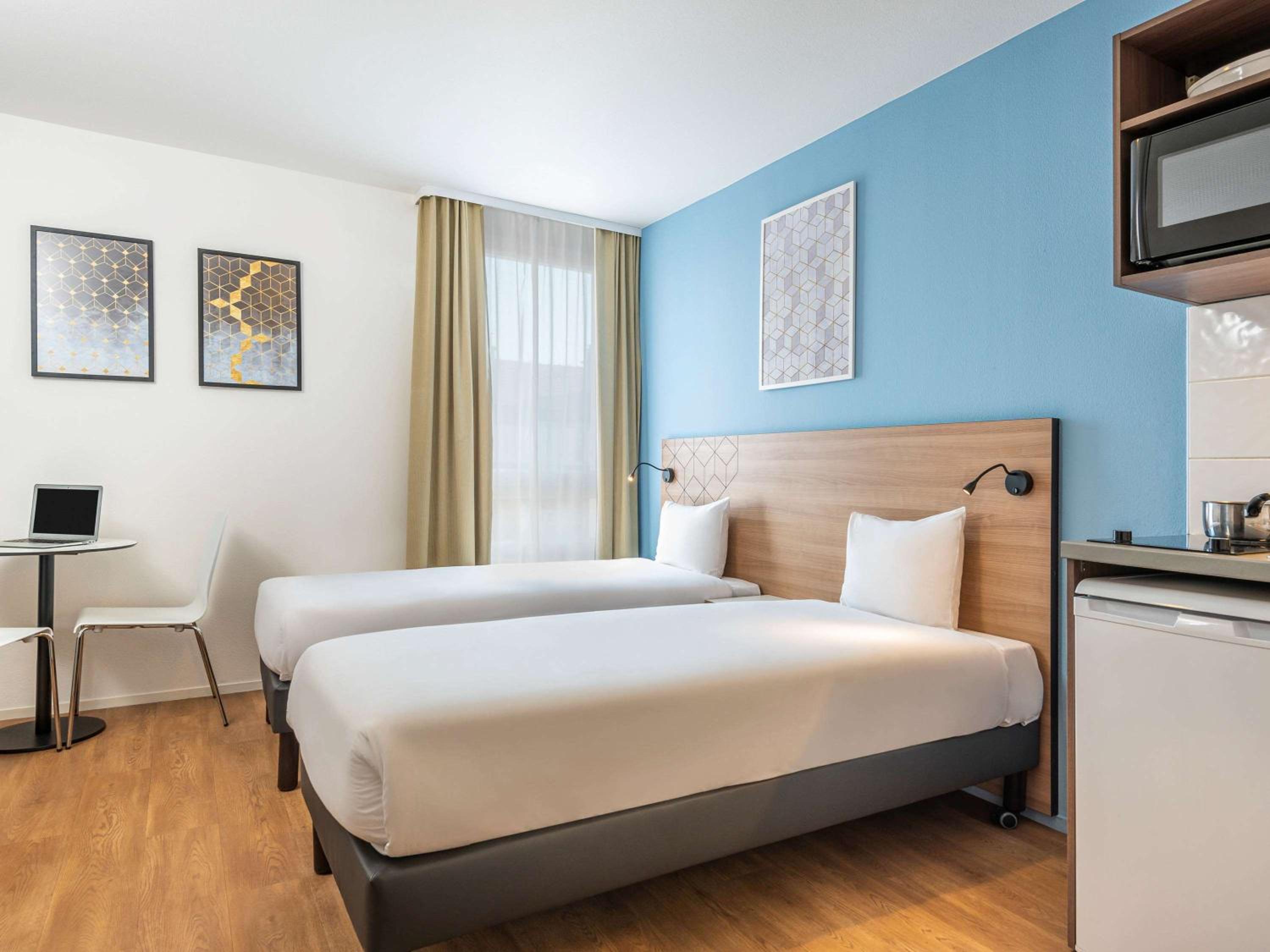 Studio with Two Twin Beds - Photo 3