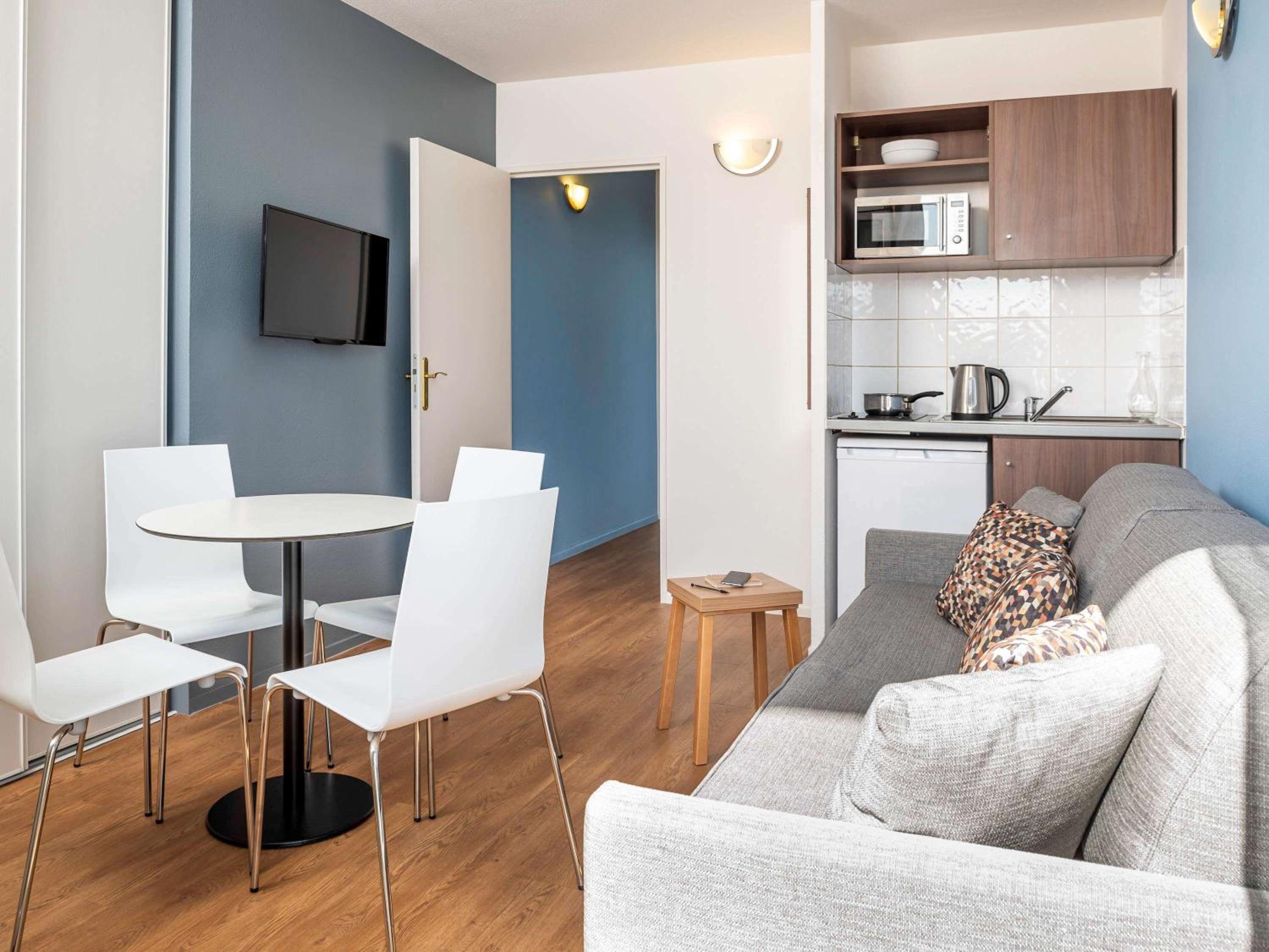 One-Bedroom Apartment with Twin Beds - Photo 6