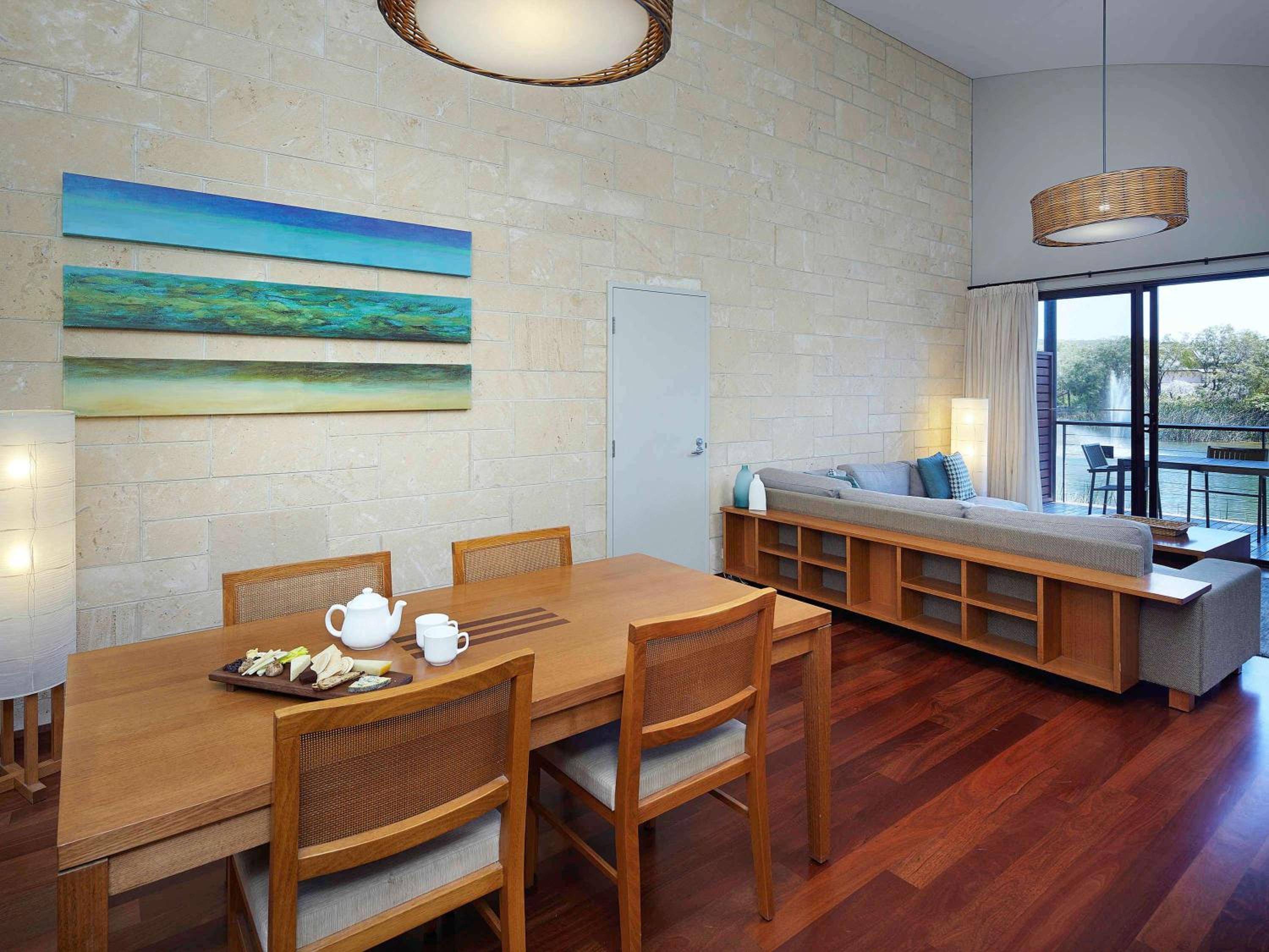 One-Bedroom Villa with Lake View - Photo 4