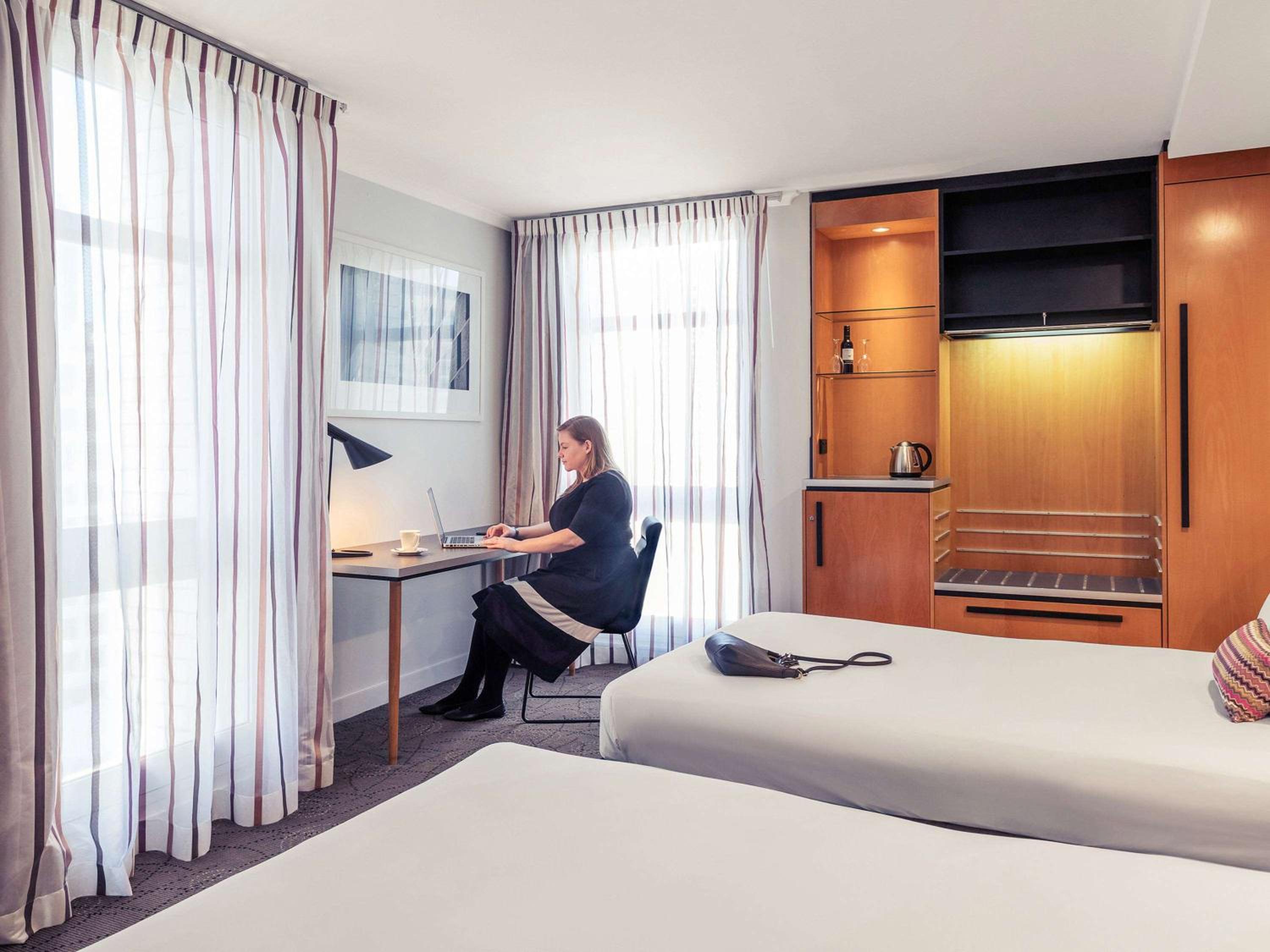 Corner Double Room thumbnail 5